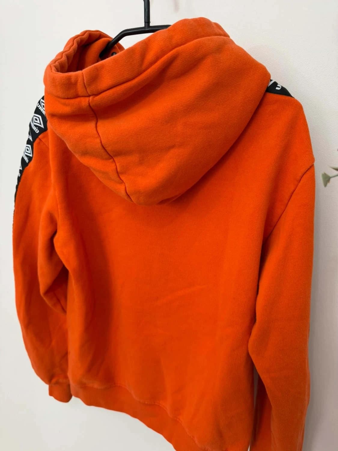 Sweat à capuche hoodie Umbro orange logo brodé poitrine bandes manches taille S - FP2512103 - Photo 7/7