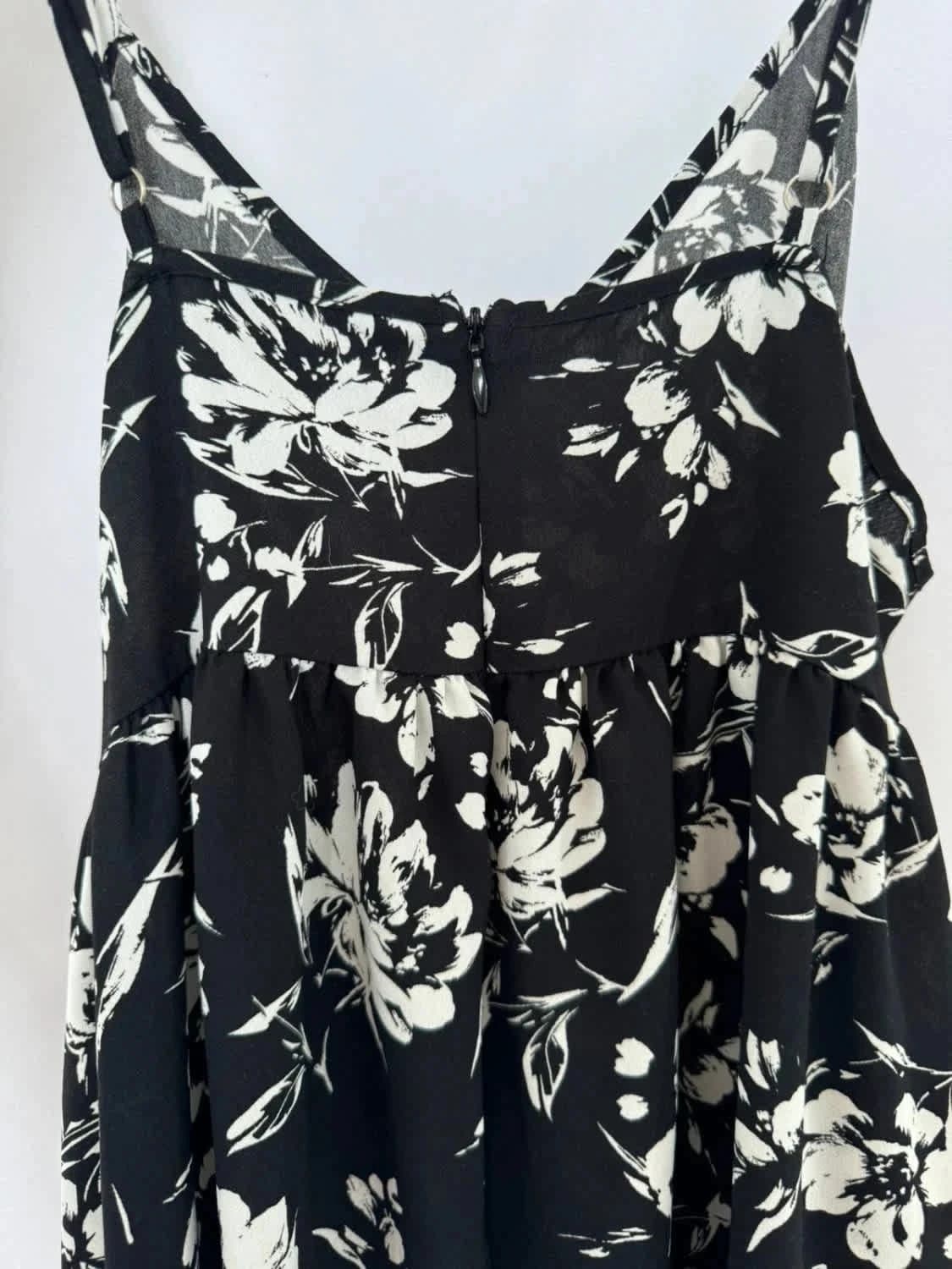 Robe longue noire et blanche fleurie Shein taille S - Photo 3/7