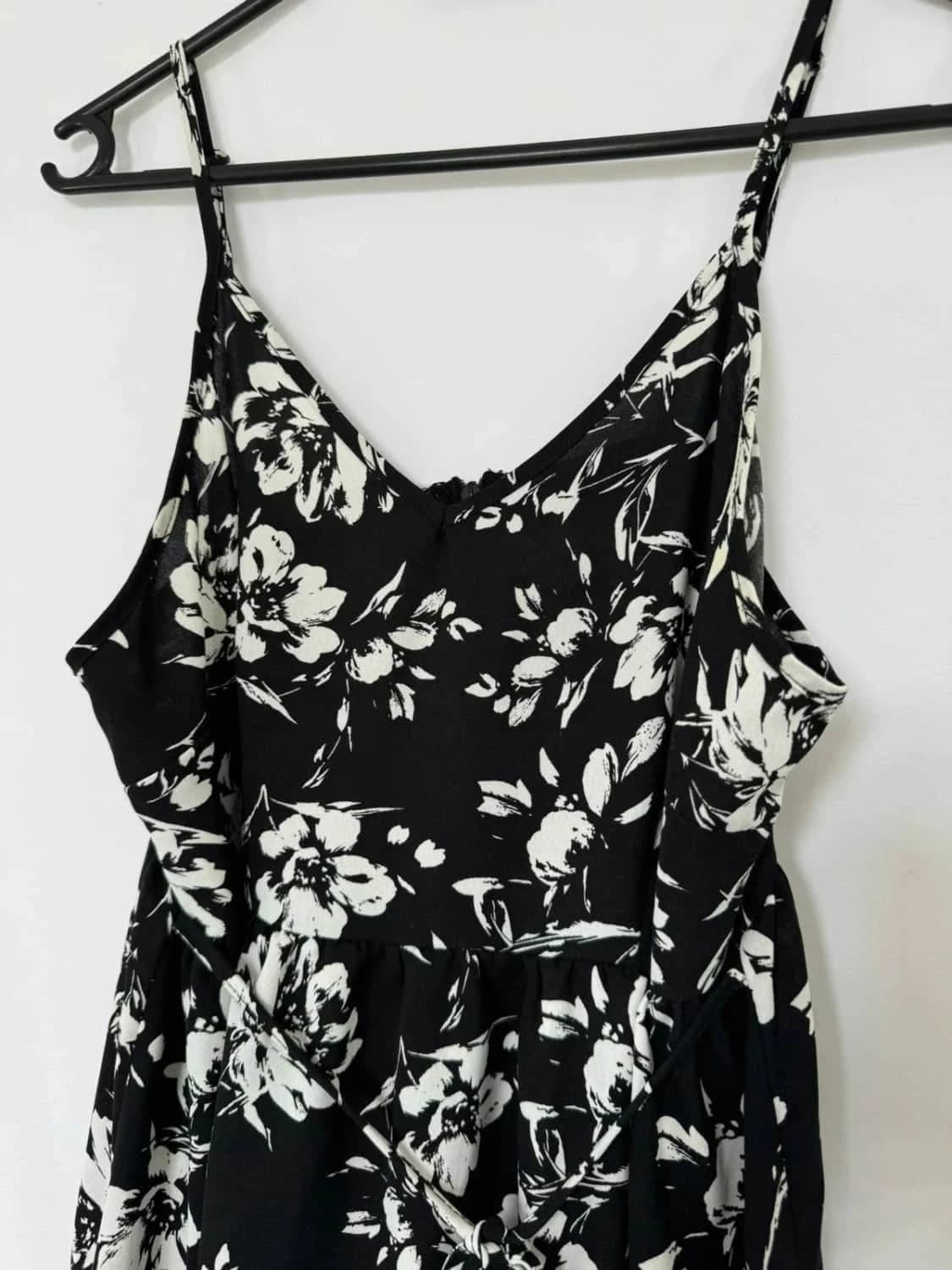 Robe longue noire et blanche fleurie Shein taille S - Photo 4/7