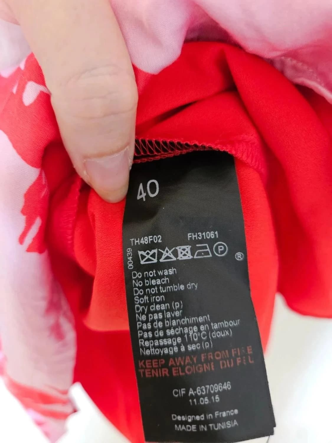 Robe fluide sans manches One Step imprimé floral rouge sur fond rose taille 40 - Photo 5/7