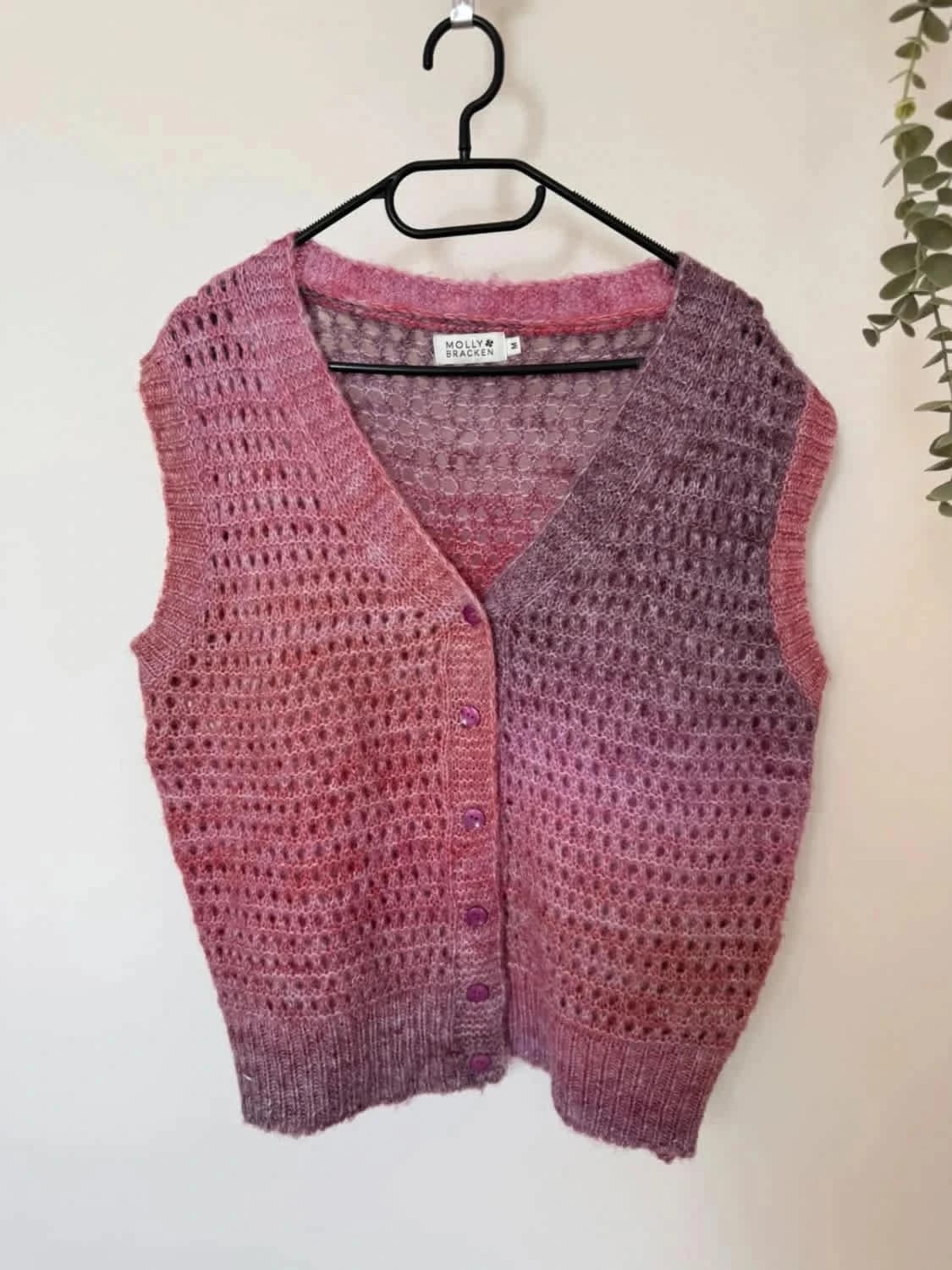 Gilet sans manches dégradé rose en maille ajourée Molly Bracken taille M - Photo 2/5