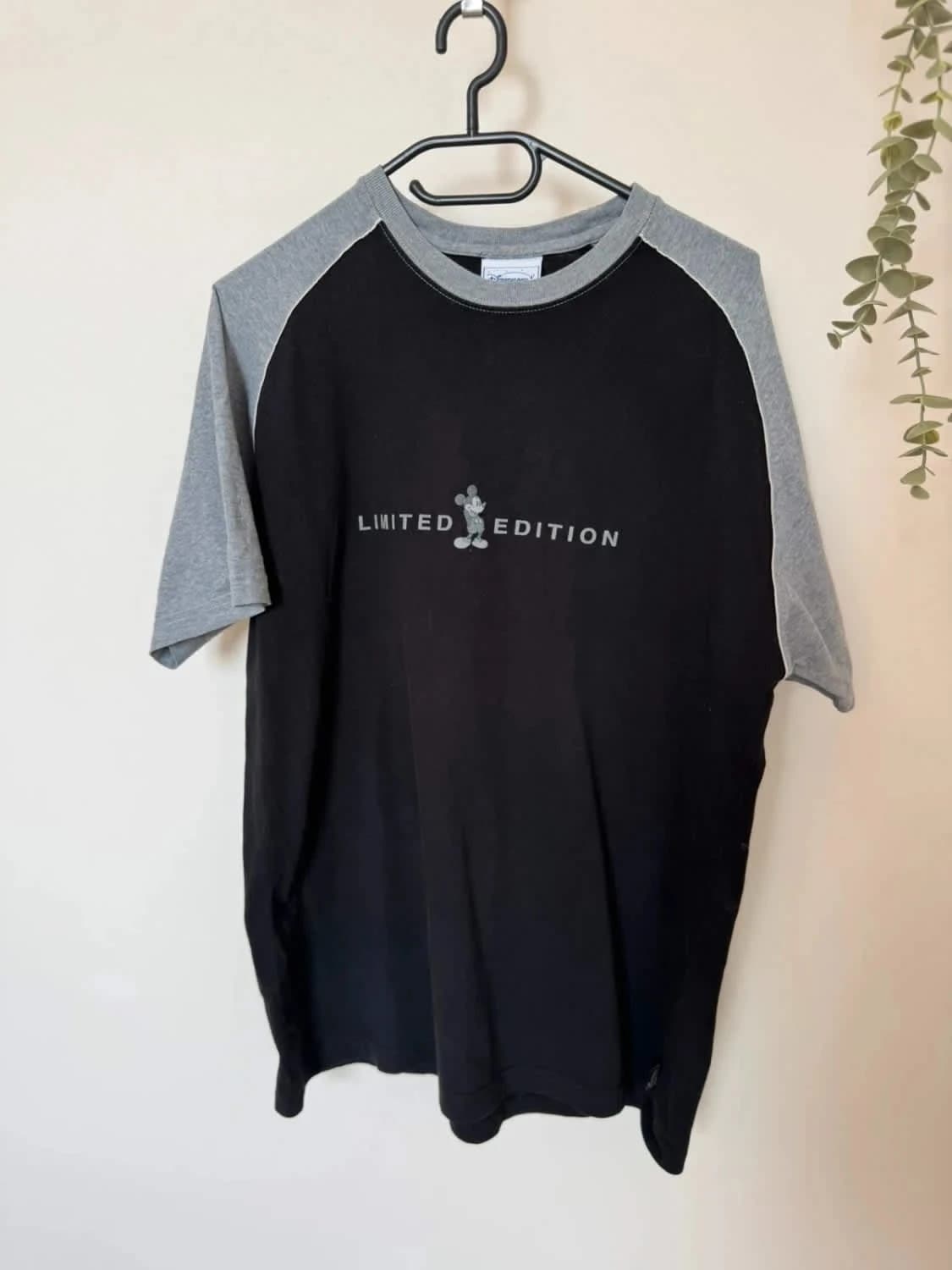 T-shirt Disney Mickey Limited Edition noir/gris Disneyland Paris taille XL - Photo 2/8