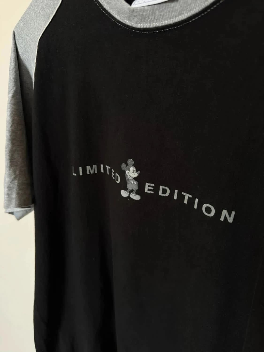 T-shirt Disney Mickey Limited Edition noir/gris Disneyland Paris taille XL - Photo 5/8