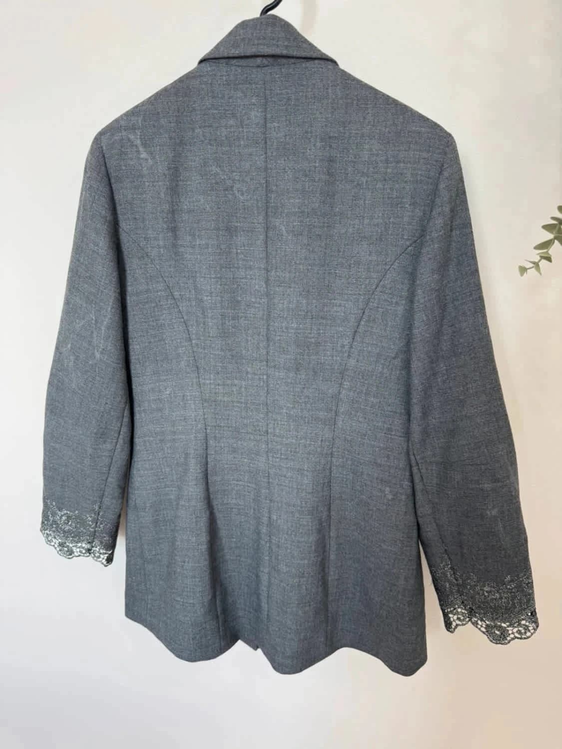 Blazer gris Batiste Paris - Boutons fleurs dorées & dentelle taille 38 - Photo 8/10