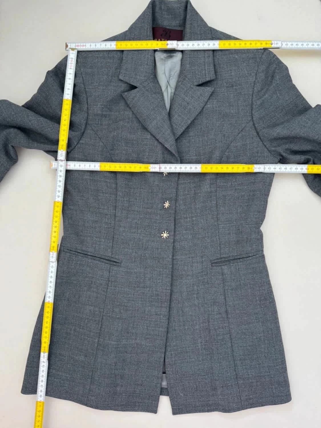 Blazer gris Batiste Paris - Boutons fleurs dorées & dentelle taille 38 - Photo 9/10