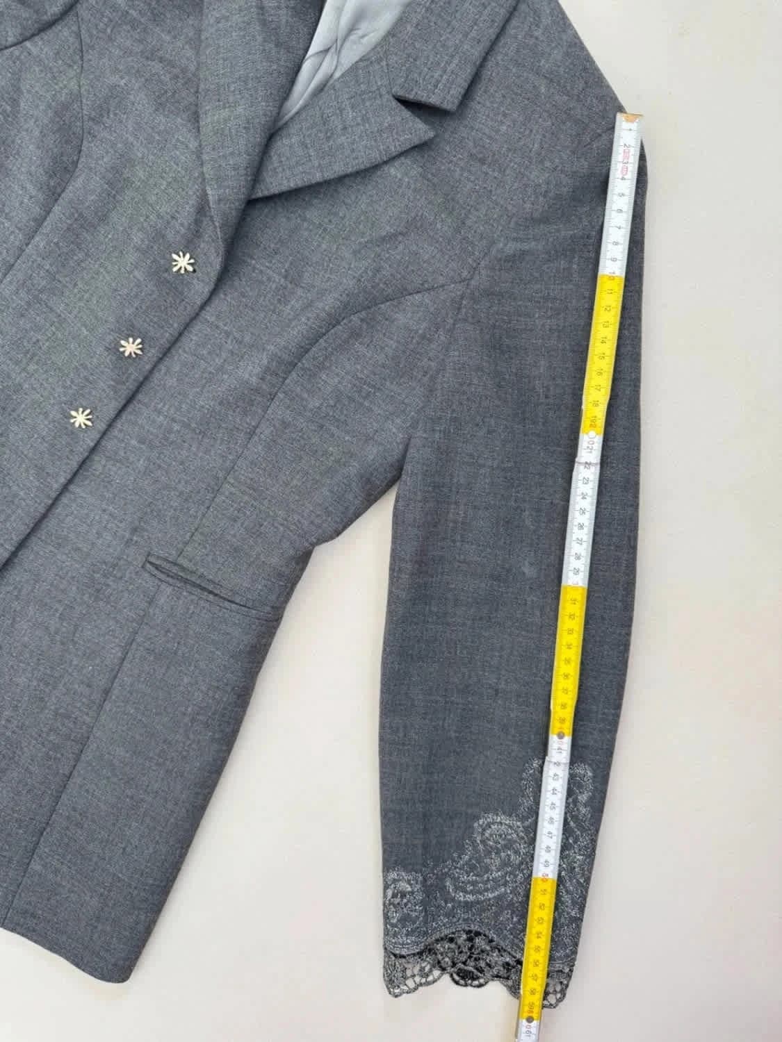 Blazer gris Batiste Paris - Boutons fleurs dorées & dentelle taille 38 - Photo 10/10
