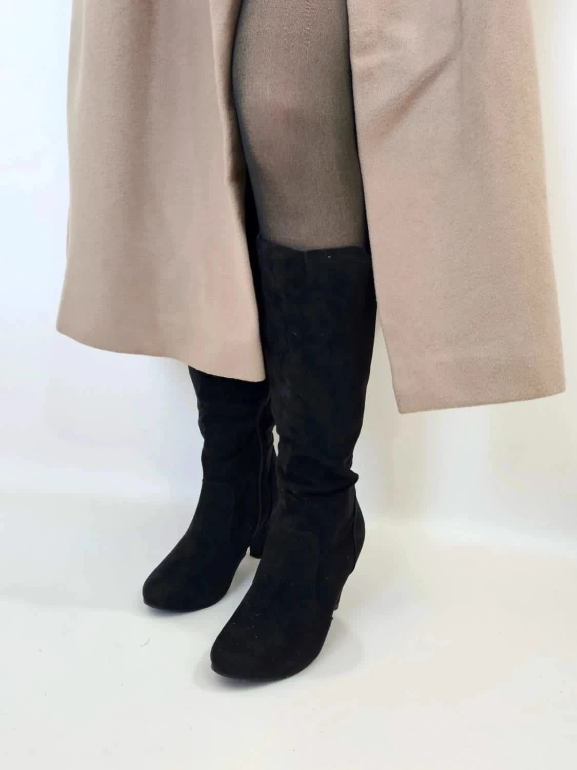 Bottes noires à talons taille 38 - Photo 1/8