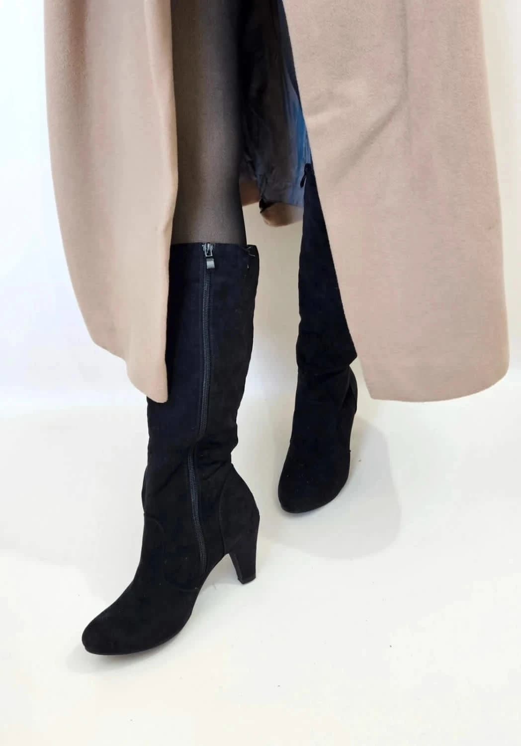 Bottes noires à talons taille 38 - Photo 2/8