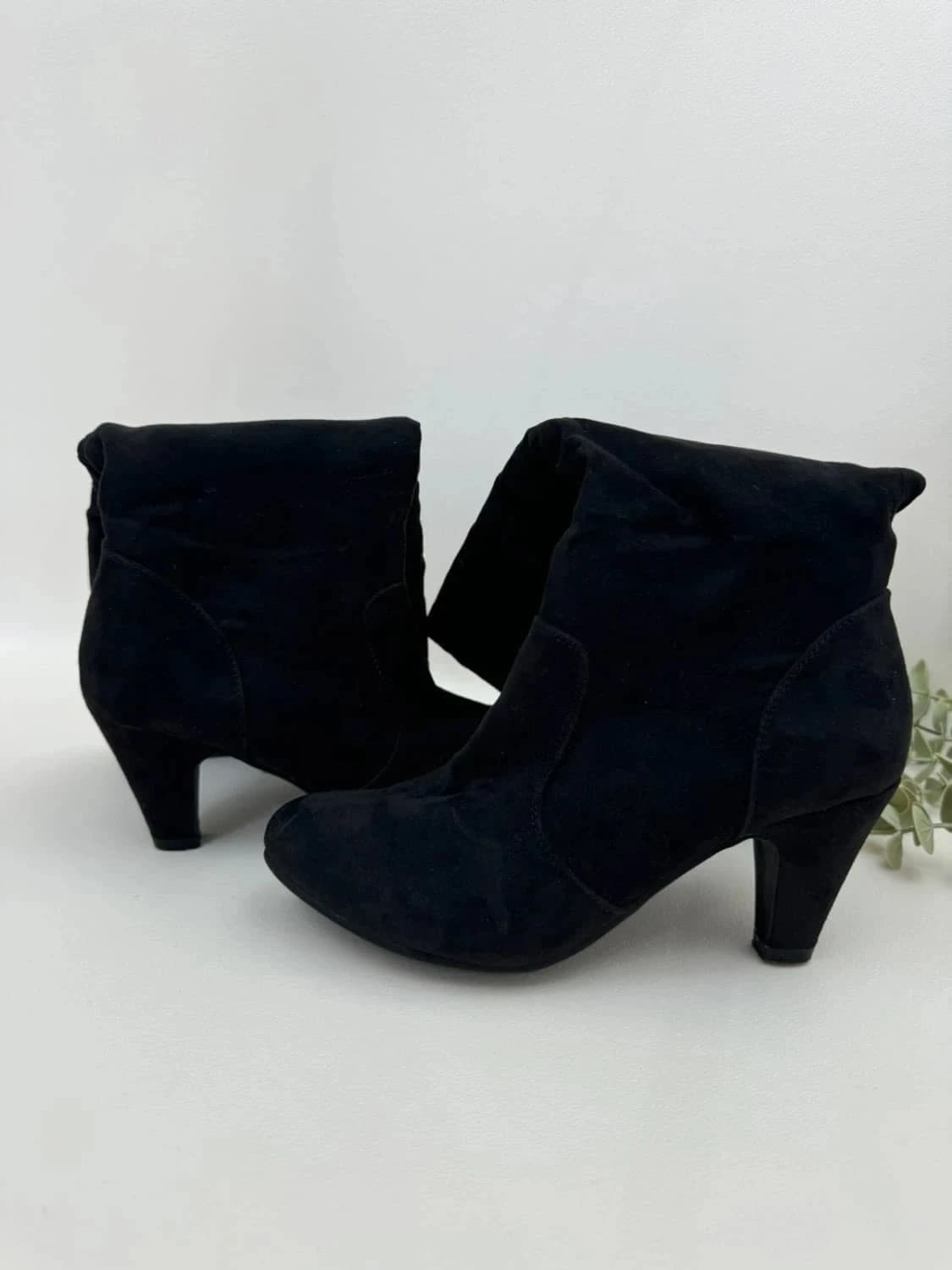 Bottes noires à talons taille 38 - Photo 3/8