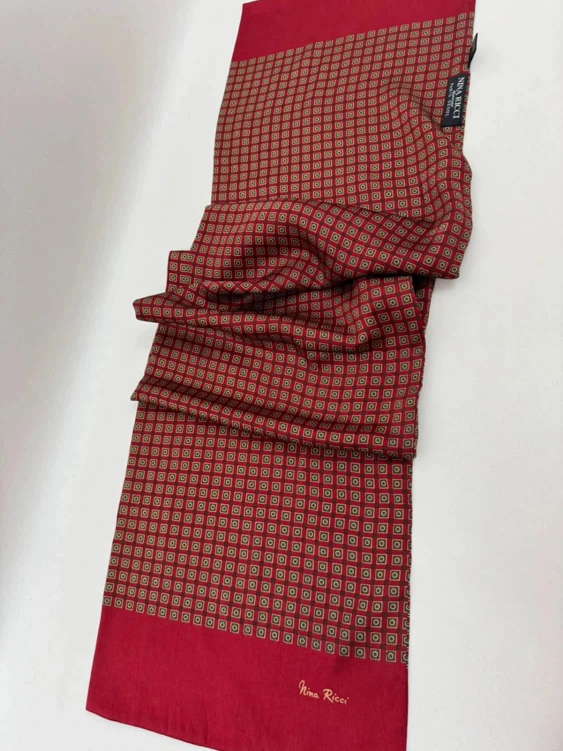 Foulard en soie rouge rare Nina Ricci Monsieur Paris Séoul - Photo 7/7