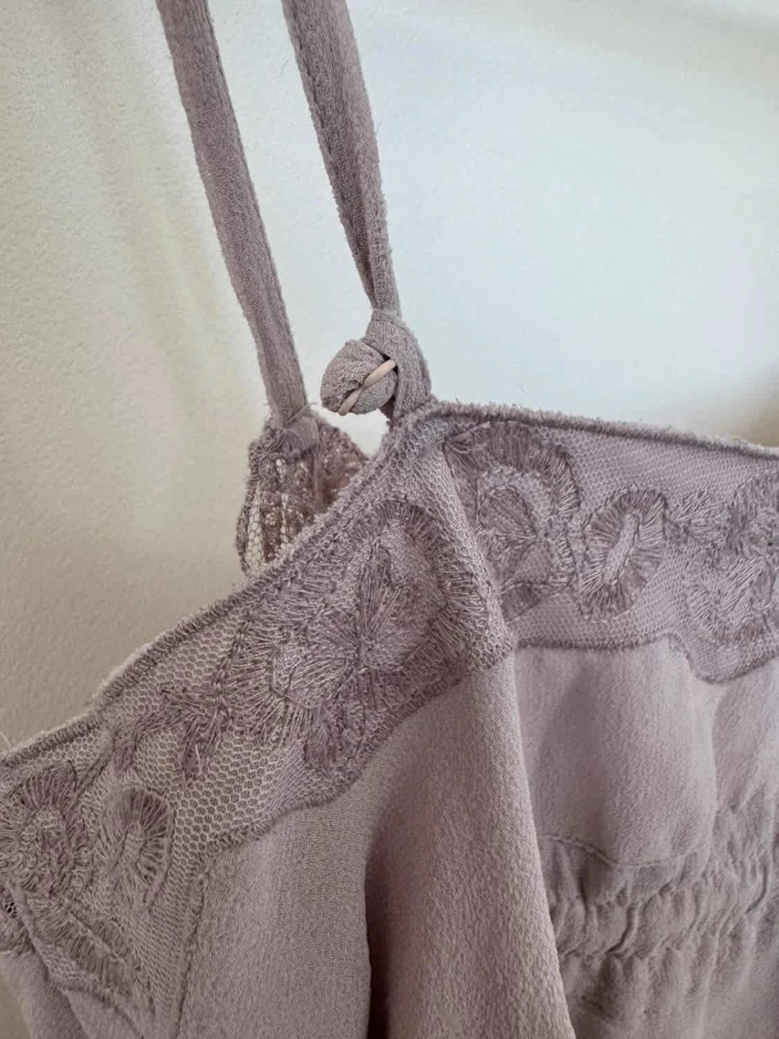 Robe dentelle à fines bretelles 100% soie lavande La Redoute taille 36 - Photo 5/7