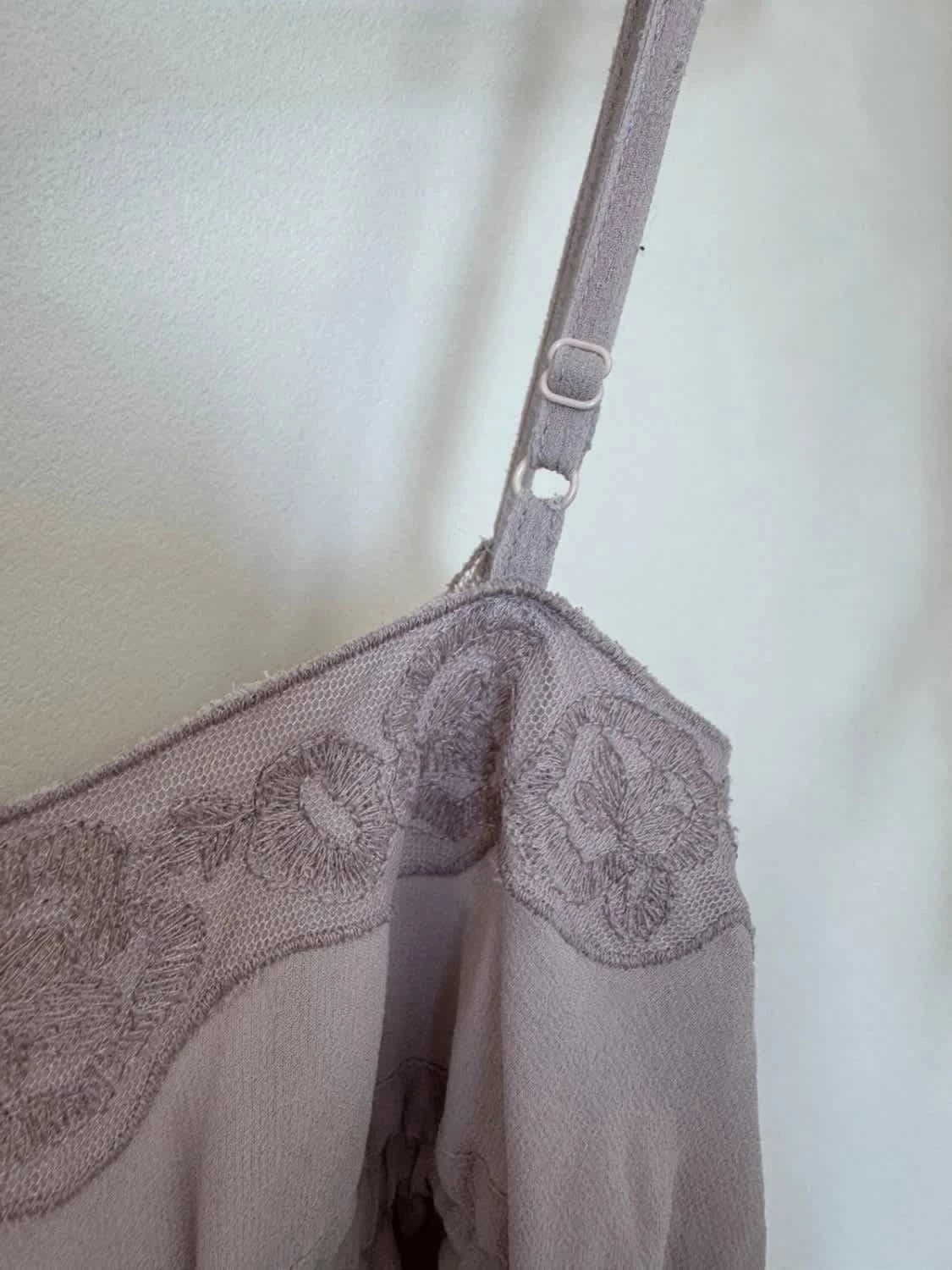 Robe dentelle à fines bretelles 100% soie lavande La Redoute taille 36 - Photo 6/7