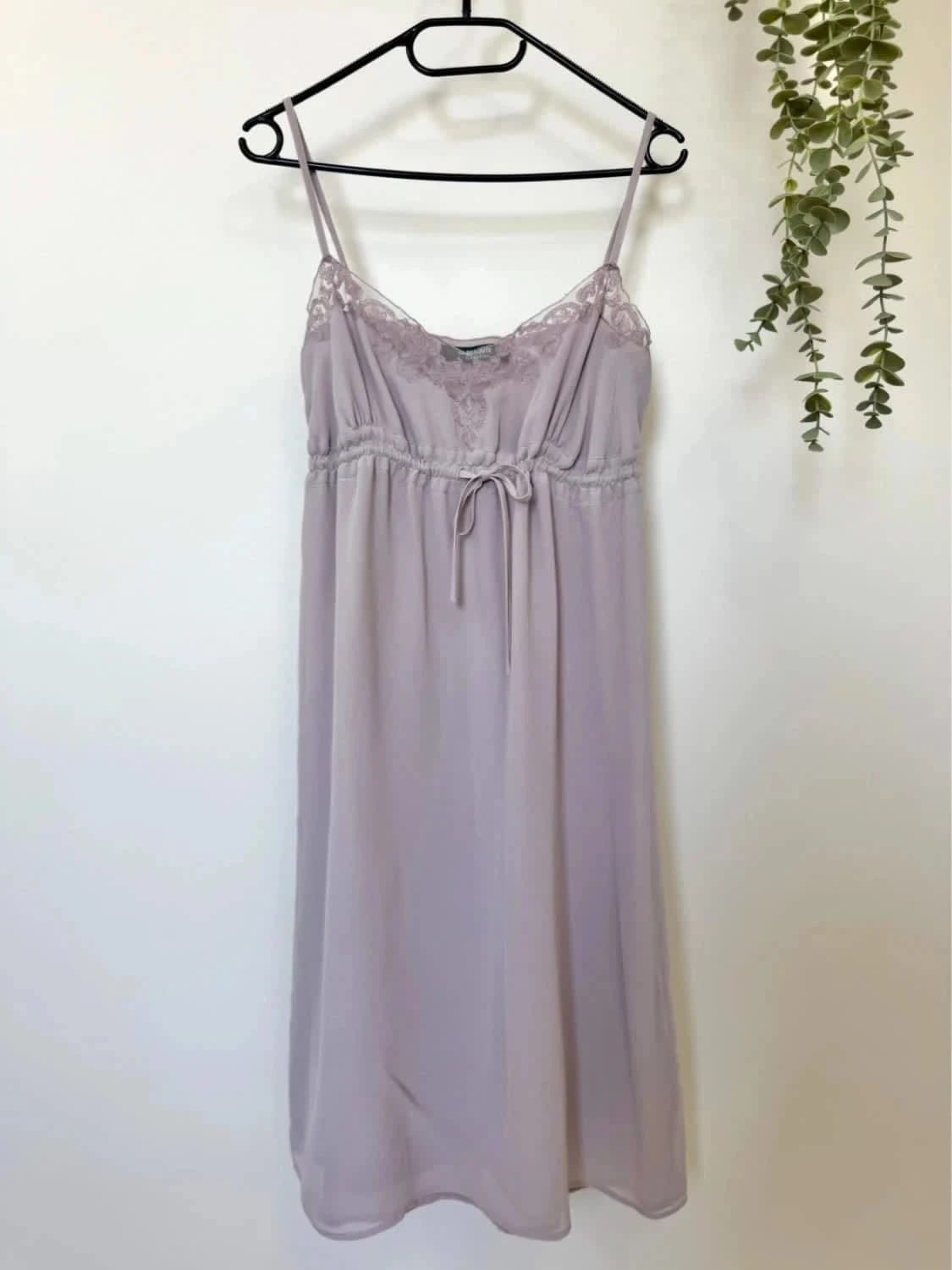 Robe dentelle à fines bretelles 100% soie lavande La Redoute taille 36 - Photo 2/7