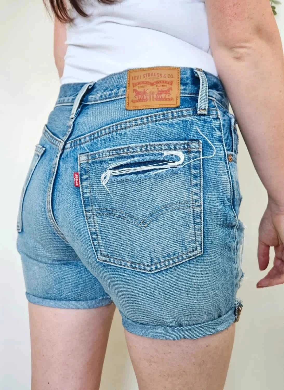 Short Levi’s en jean destroy W26 - Photo 1/9