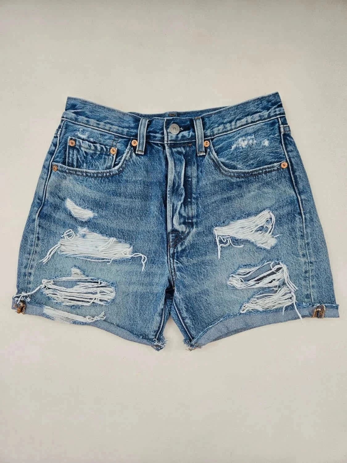 Short Levi’s en jean destroy W26 - Photo 2/9