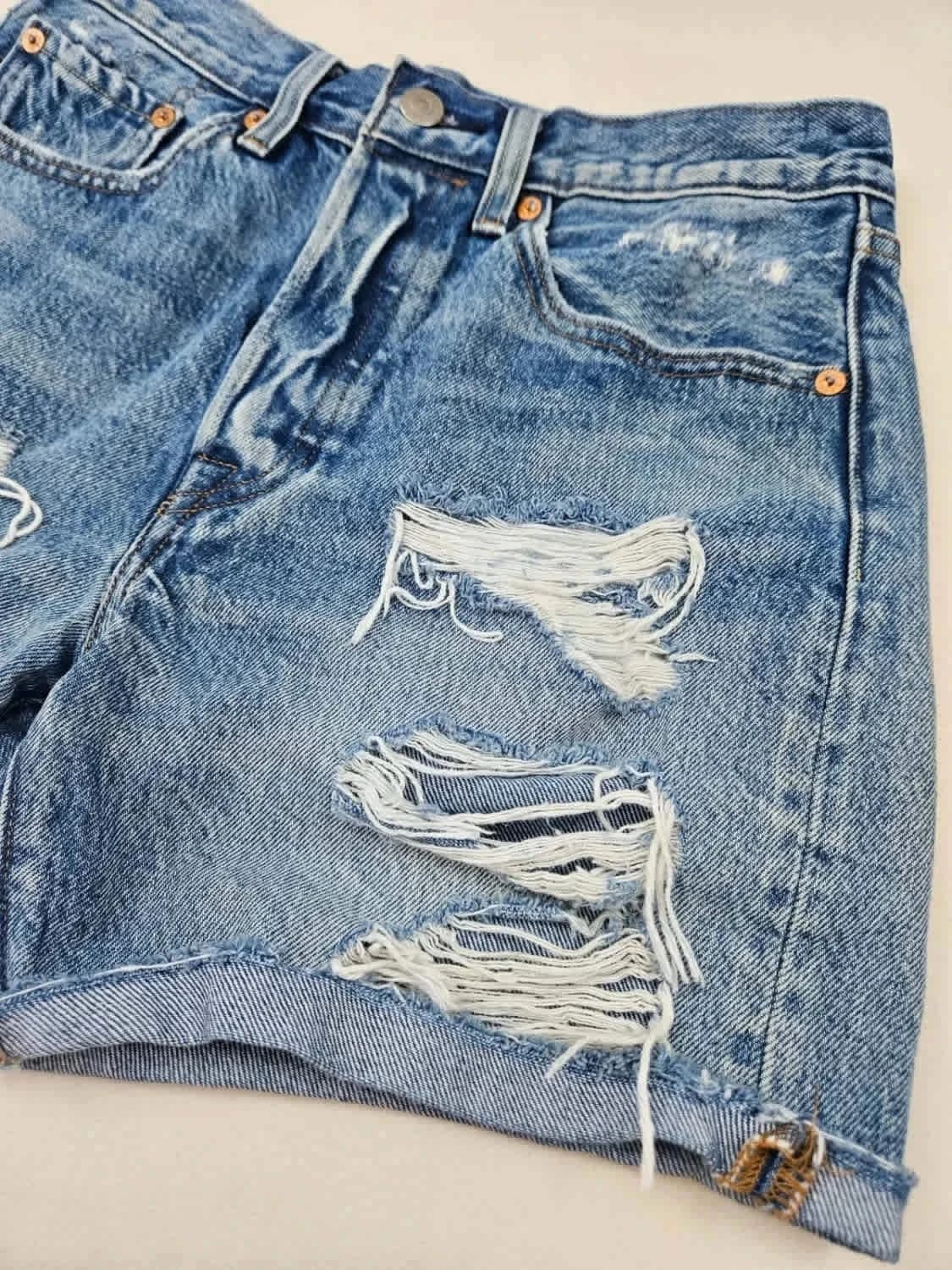 Short Levi’s en jean destroy W26 - Photo 4/9