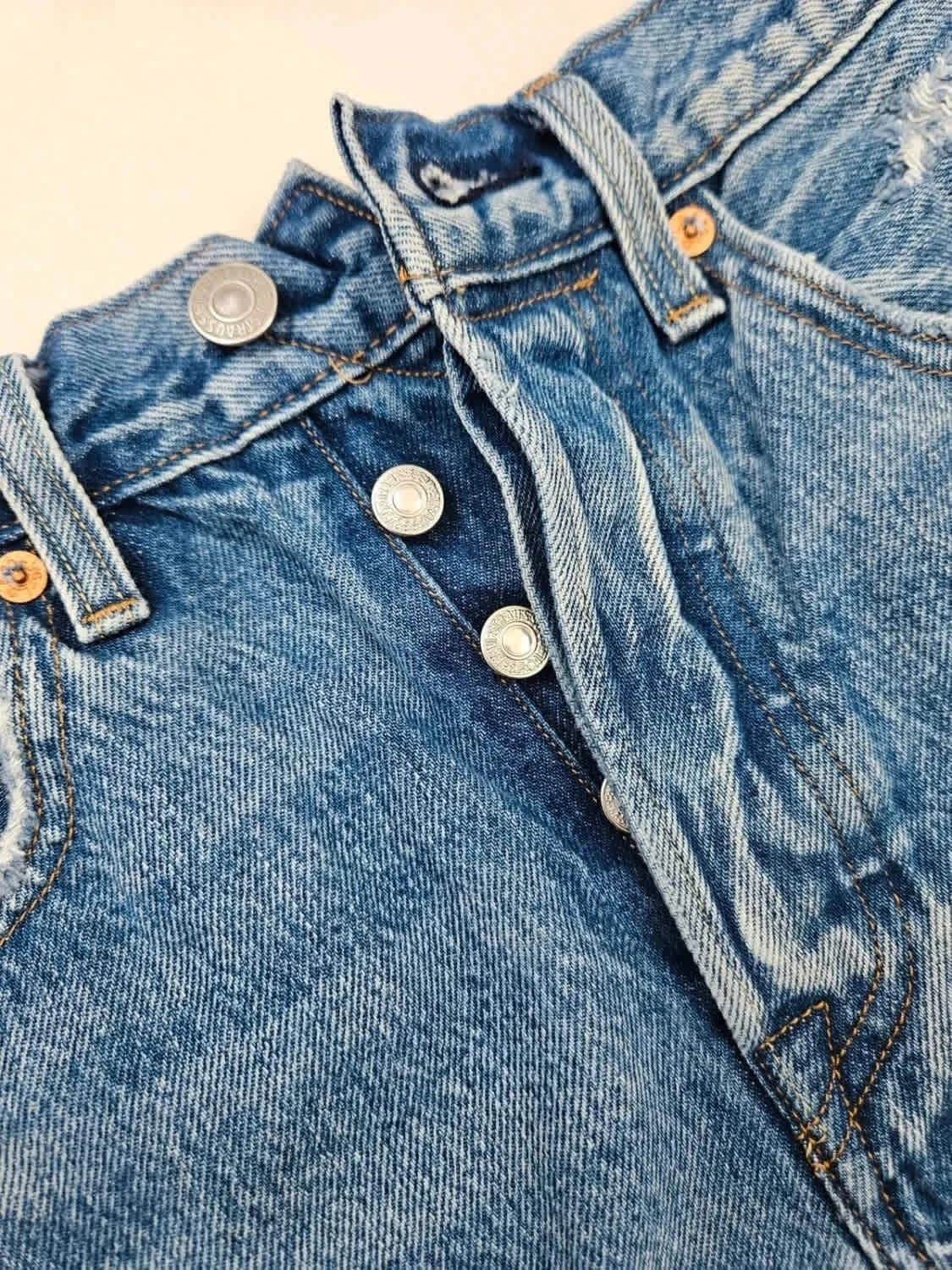 Short Levi’s en jean destroy W26 - Photo 3/9
