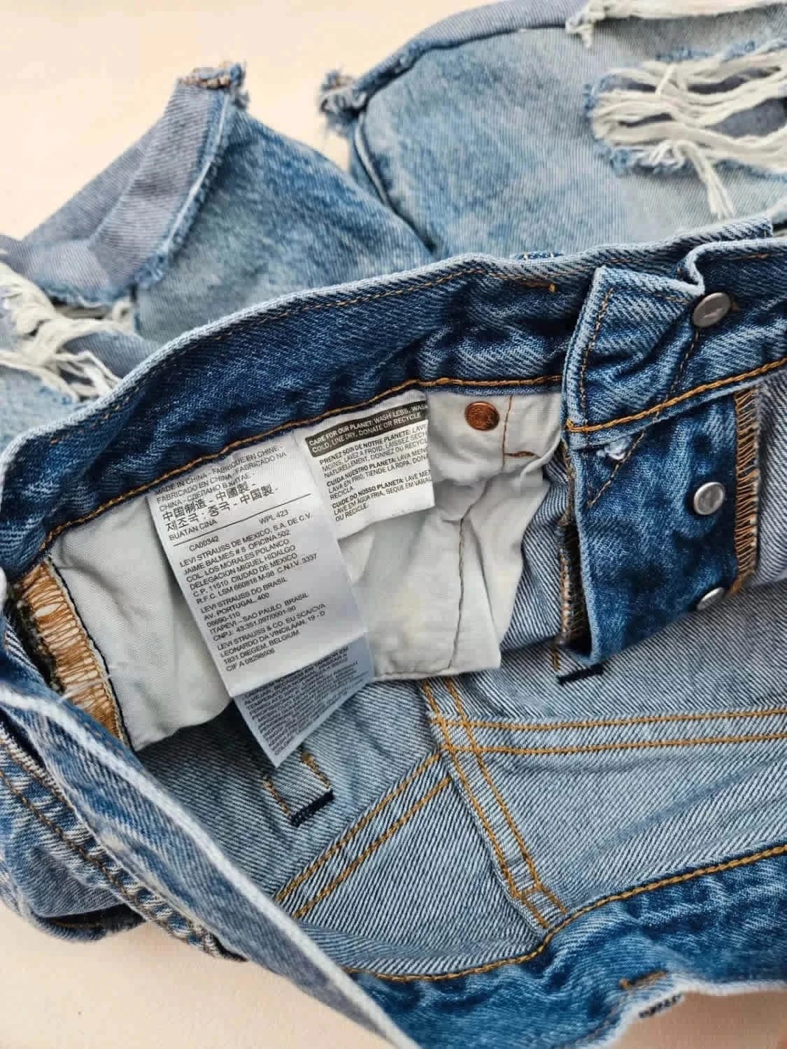 Short Levi’s en jean destroy W26 - Photo 6/9