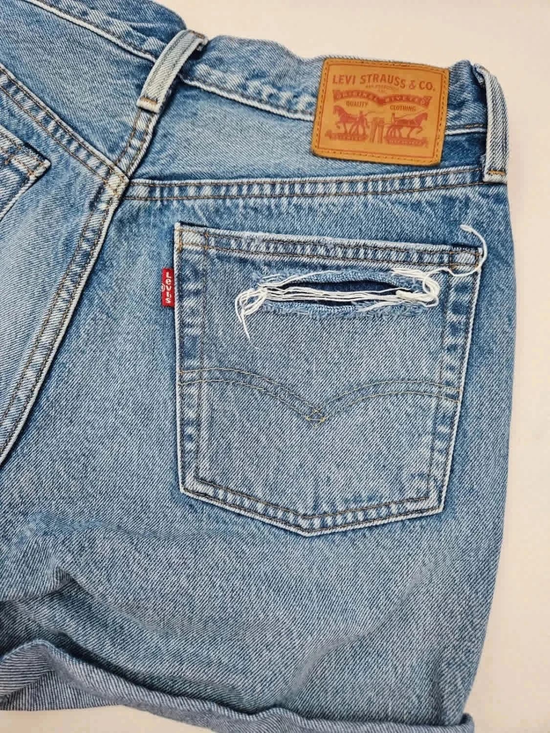 Short Levi’s en jean destroy W26 - Photo 8/9