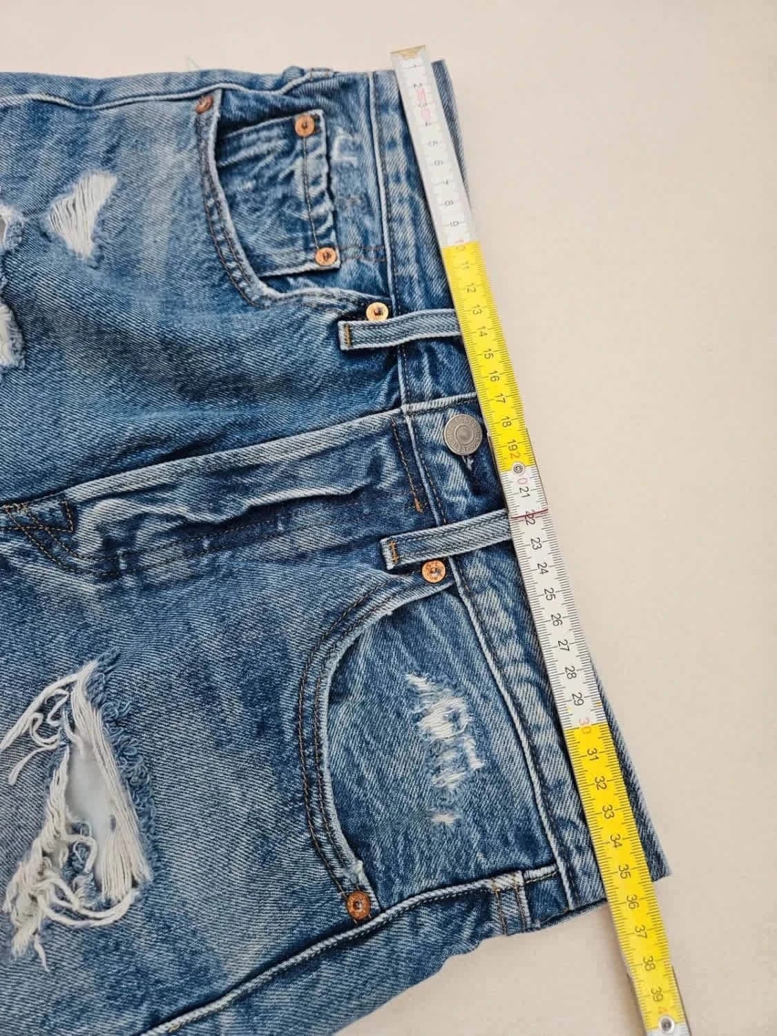Short Levi’s en jean destroy W26 - Photo 9/9