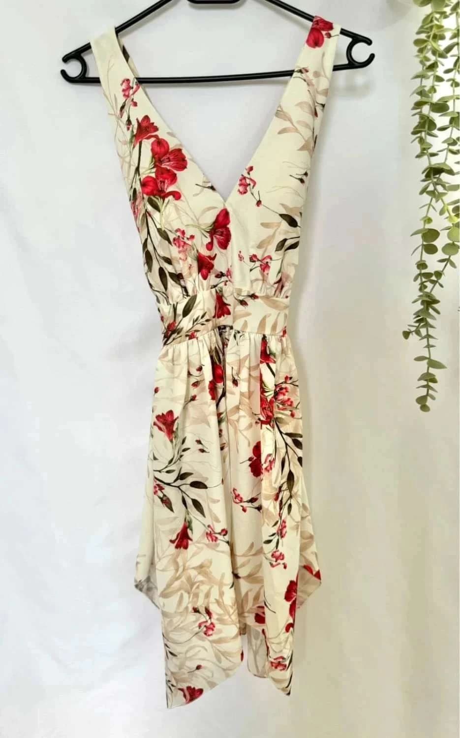 Robe portefeuille asymétrique Santorin imprimé floral rouge et beige avec dos smocké - Photo 3/6