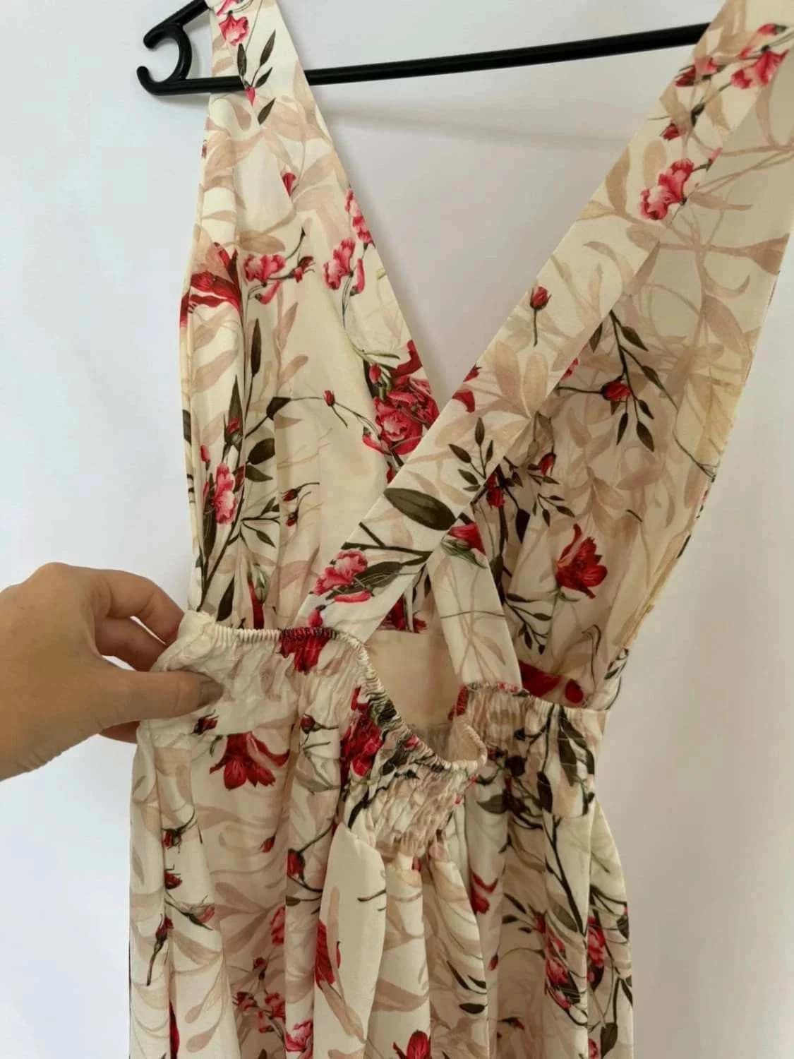 Robe portefeuille asymétrique Santorin imprimé floral rouge et beige avec dos smocké - Photo 6/6
