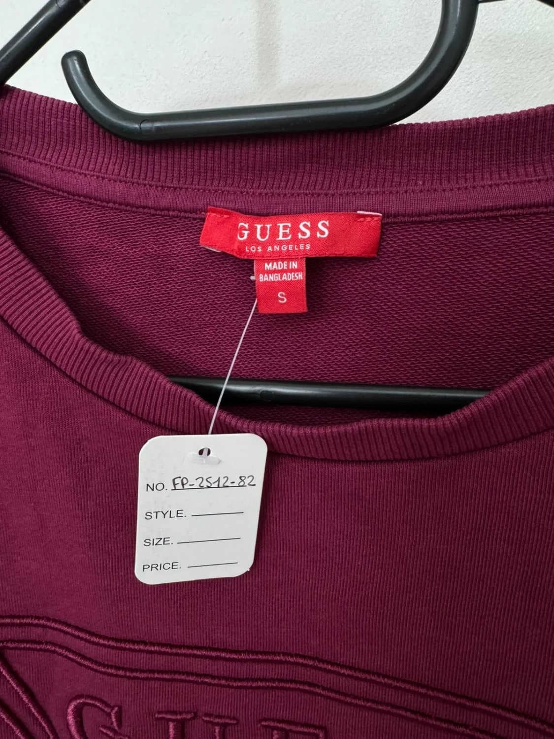 Sweat molletonné Crewneck Guess bordeaux logo brodé taille S - FP251282 - Photo 4/6