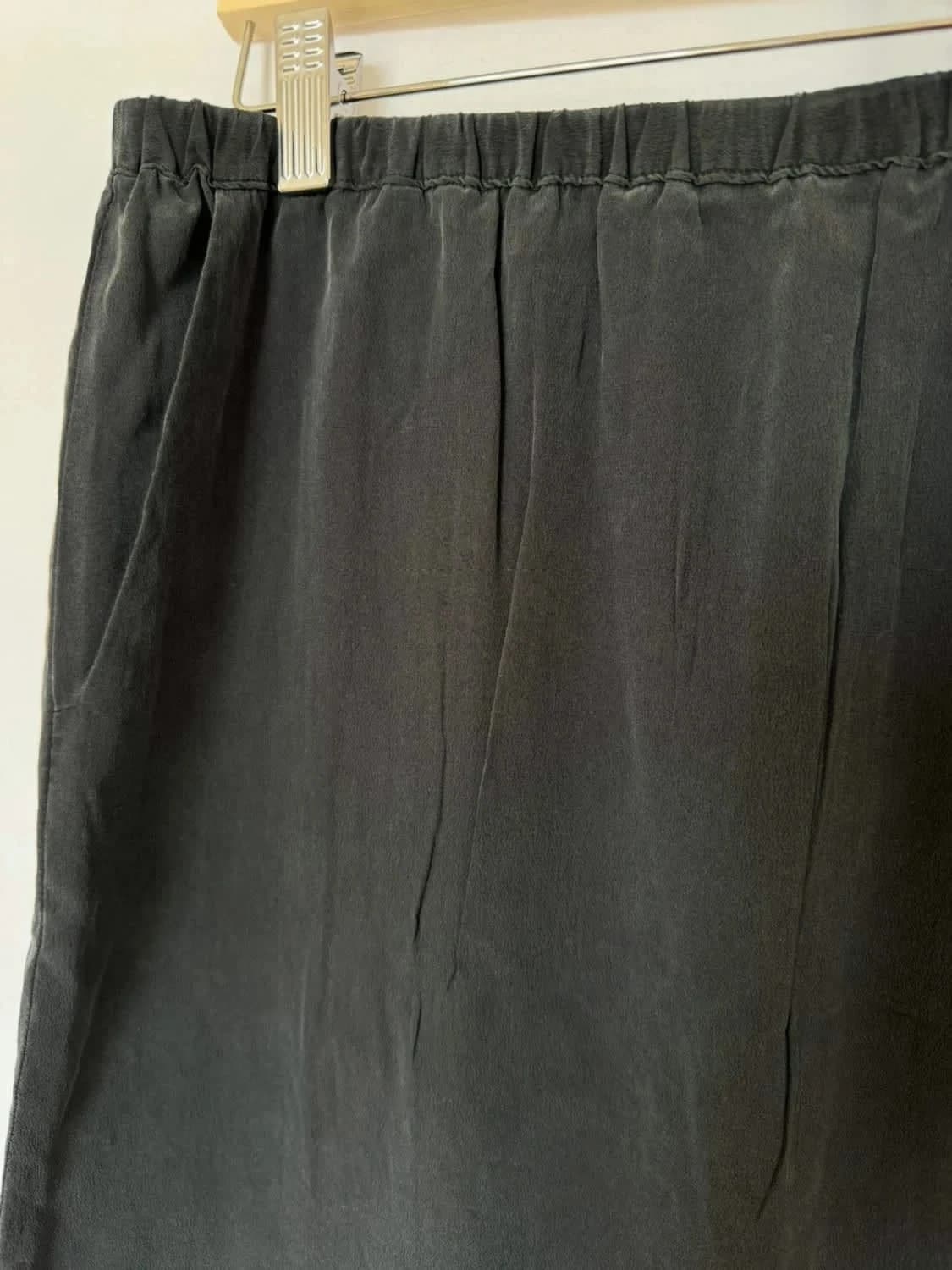 Jupe légère grise Gerard Darel 100% soie taille 40 - Photo 5/8