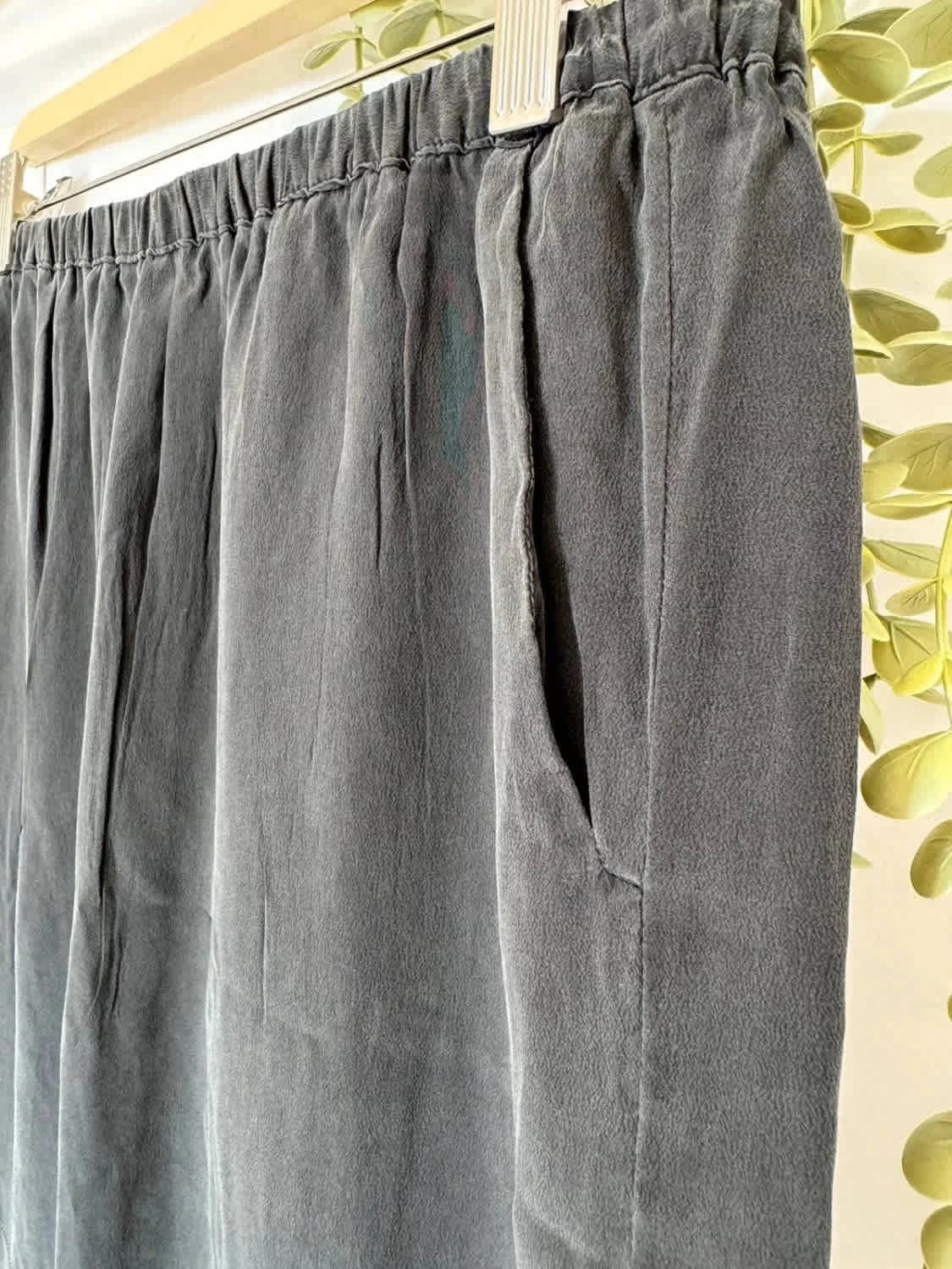 Jupe légère grise Gerard Darel 100% soie taille 40 - Photo 3/8