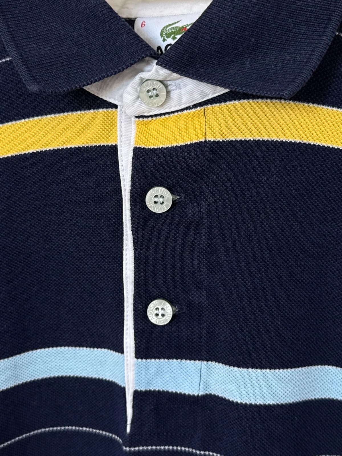 Polo piqué Lacoste rayé bleu marine jaune taille 6/L - PP2603279 - Photo 4/8