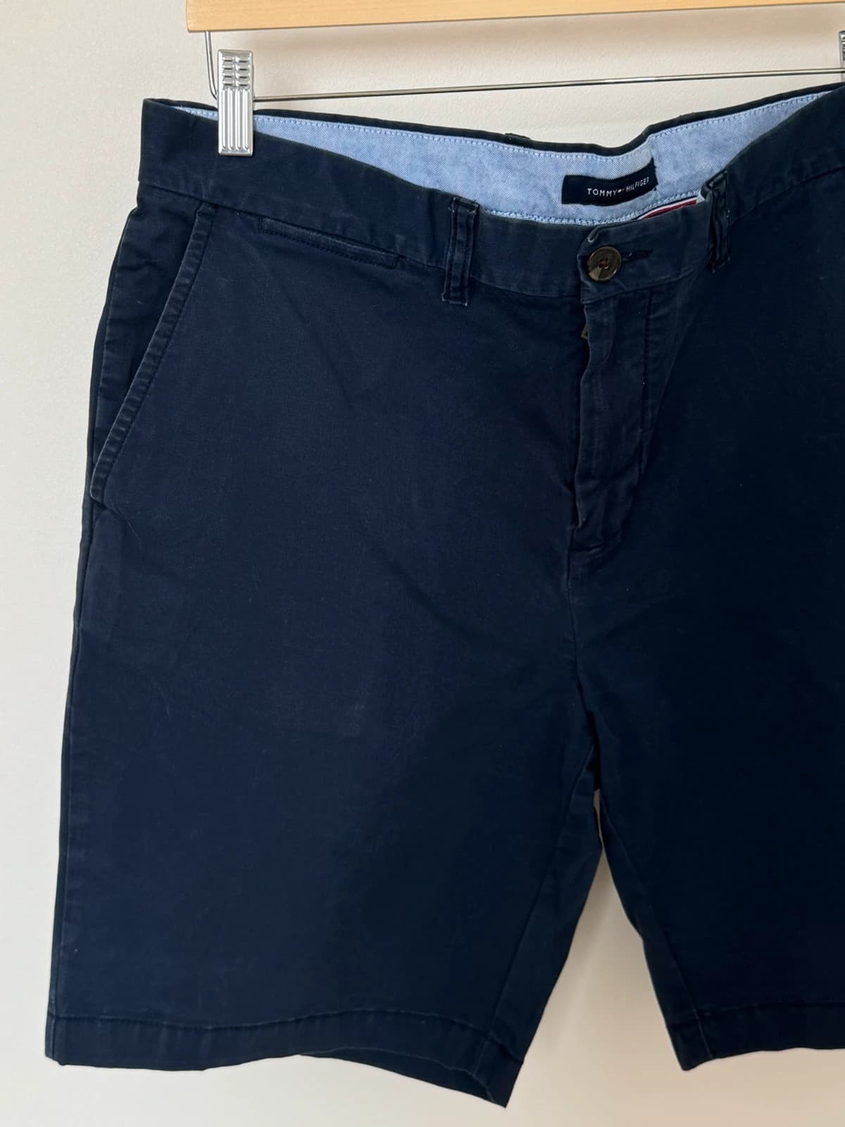 Short chino Tommy Hilfiger bleu marine taille W36/XL - PP2603119 - Photo 3/9