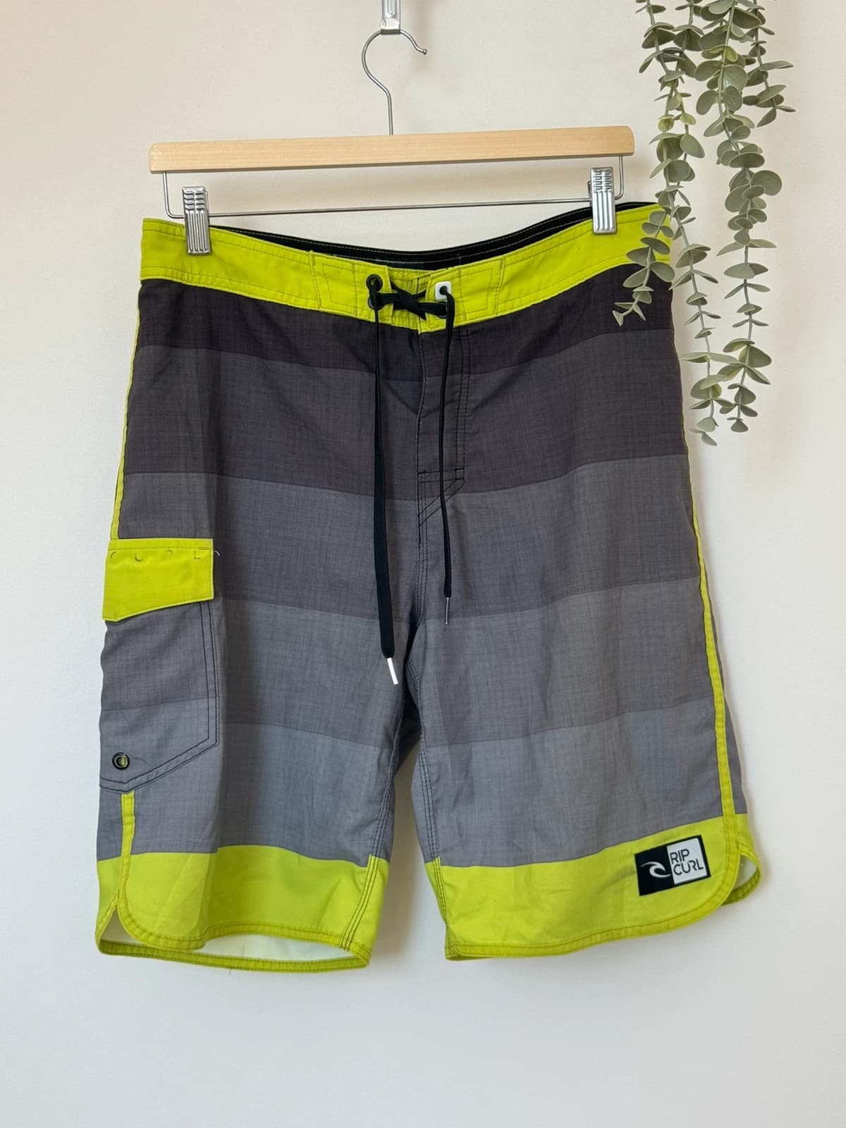 Short de bain Rip Curl cargo gris jaune fluo taille M - PP2603241 - Photo 2/9