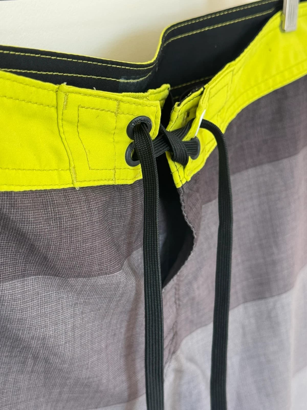 Short de bain Rip Curl cargo gris jaune fluo taille M - PP2603241 - Photo 4/9