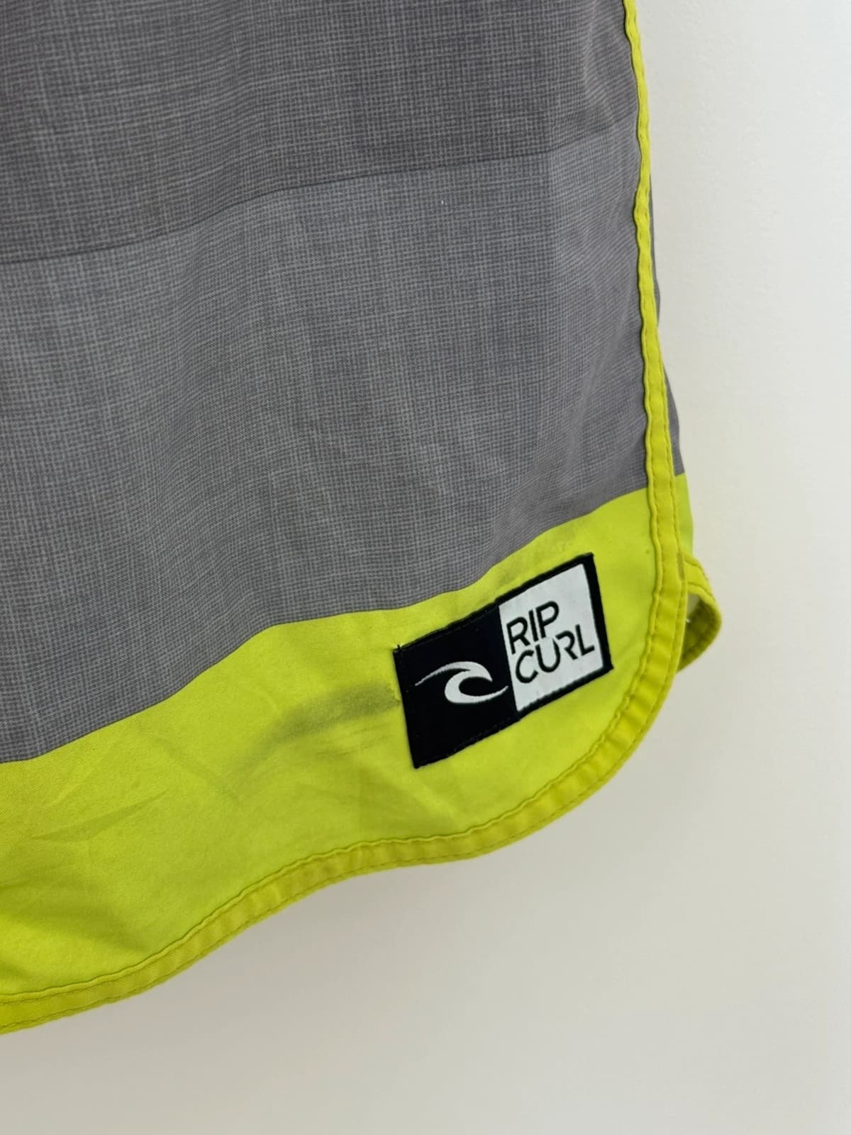 Short de bain Rip Curl cargo gris jaune fluo taille M - PP2603241 - Photo 3/9