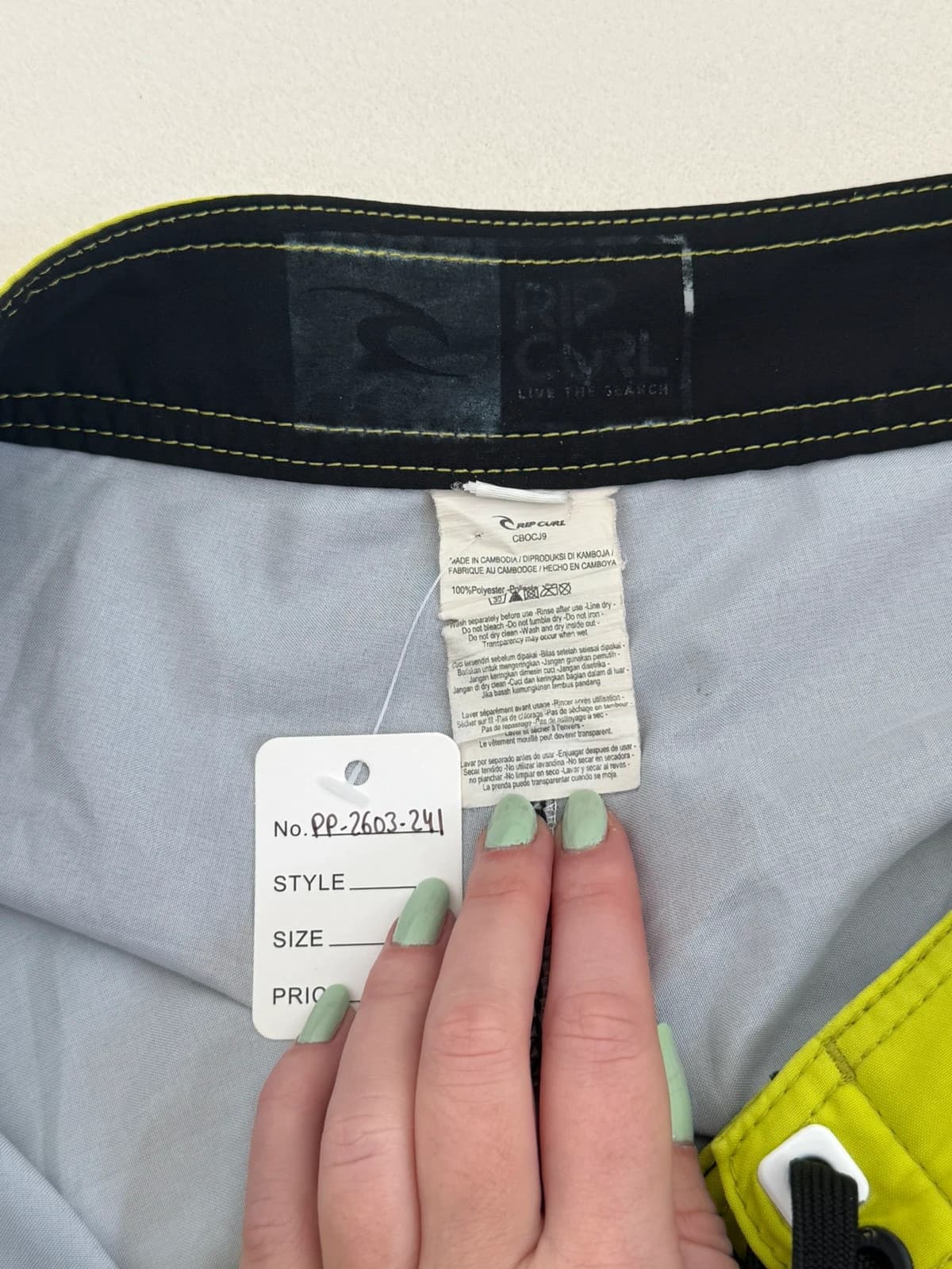 Short de bain Rip Curl cargo gris jaune fluo taille M - PP2603241 - Photo 7/9
