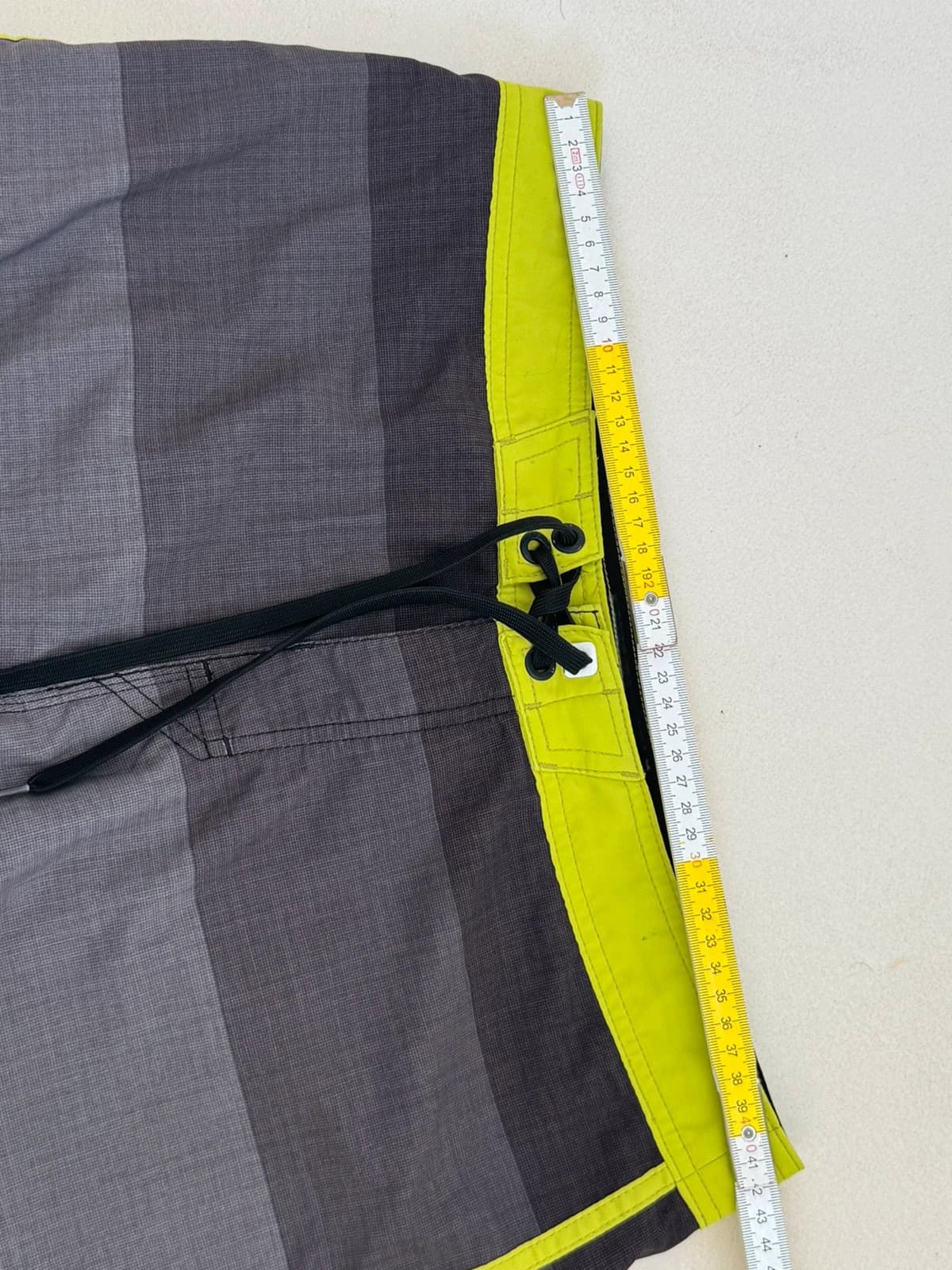 Short de bain Rip Curl cargo gris jaune fluo taille M - PP2603241 - Photo 8/9