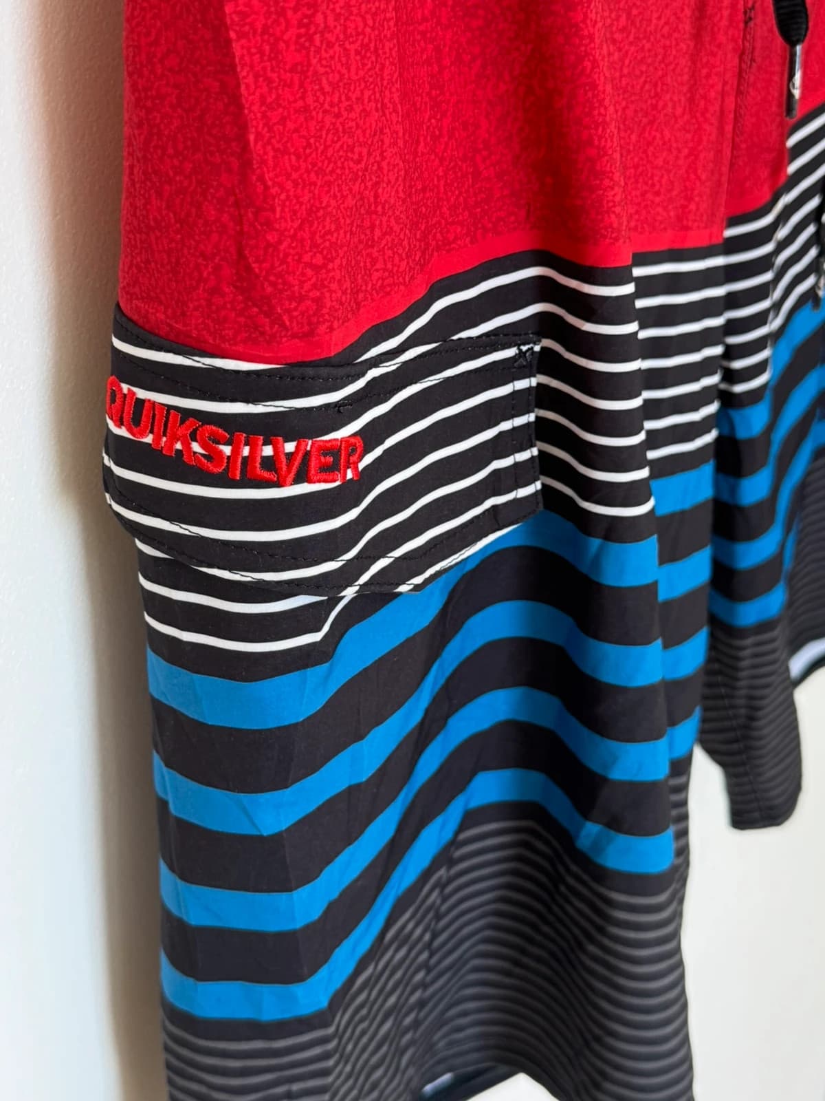 Short de bain boardshort Quiksilver rayé rouge bleu taille 34/L - PP2603218 - Photo 4/10