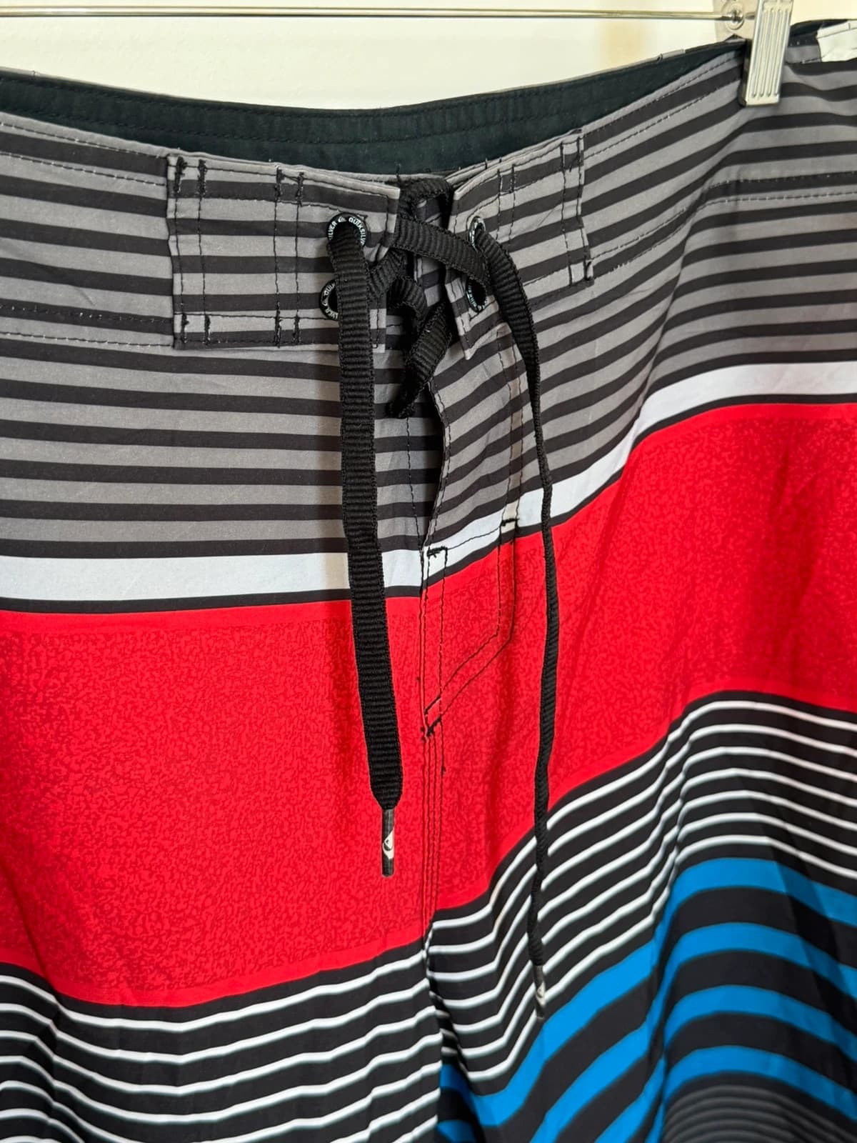 Short de bain boardshort Quiksilver rayé rouge bleu taille 34/L - PP2603218 - Photo 3/10