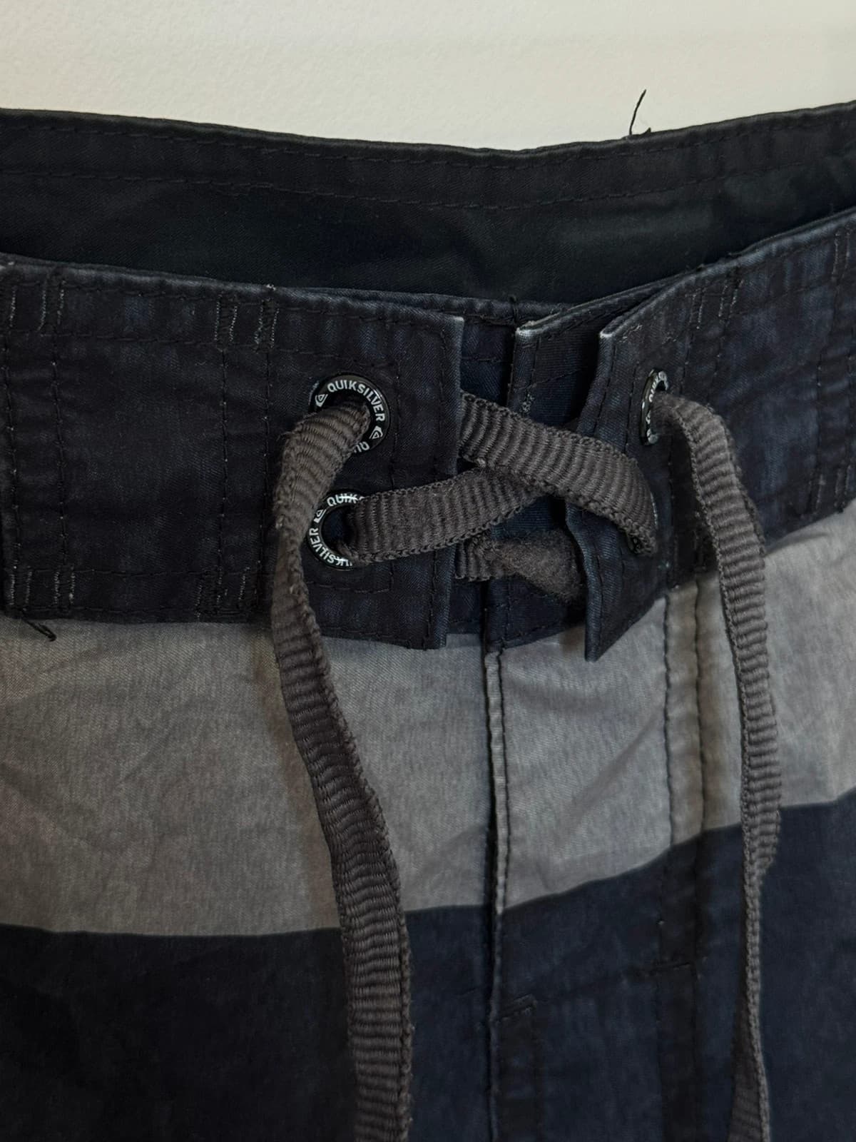 Short de bain Quiksilver rayé noir gris taille L/W34 - PP2603222 - Photo 5/9
