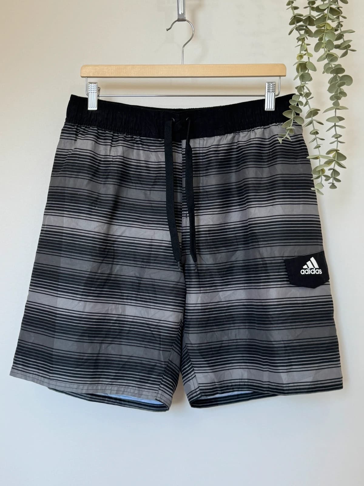 Short de bain Adidas gris noir rayé taille L - PP2603216 - Photo 2/10