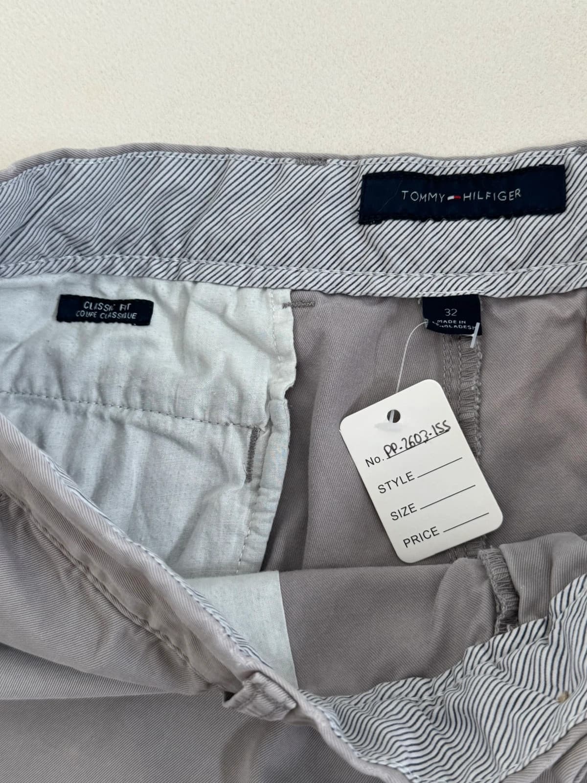 Short chino classic fit Tommy Hilfiger gris taille W32 - PP2603155 - Photo 3/9
