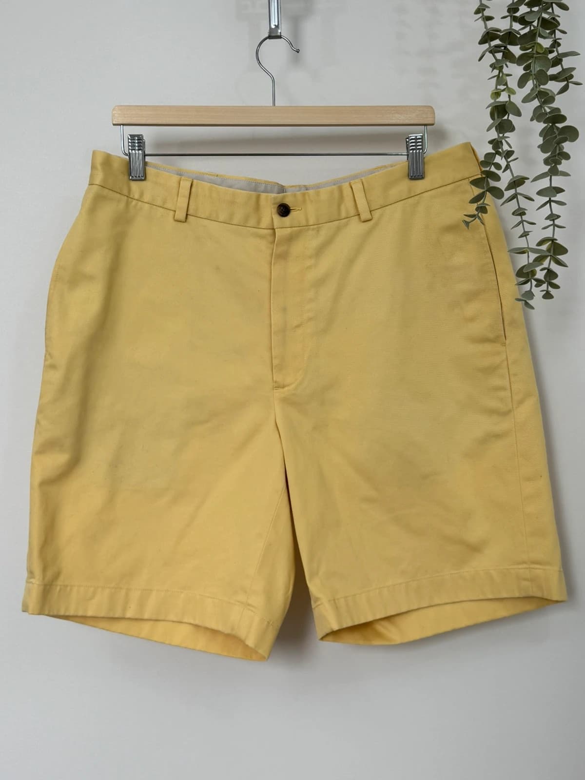 Short chino Brooks Brothers 346 jaune pâle taille W35/L - PP2603127 - Photo 2/9