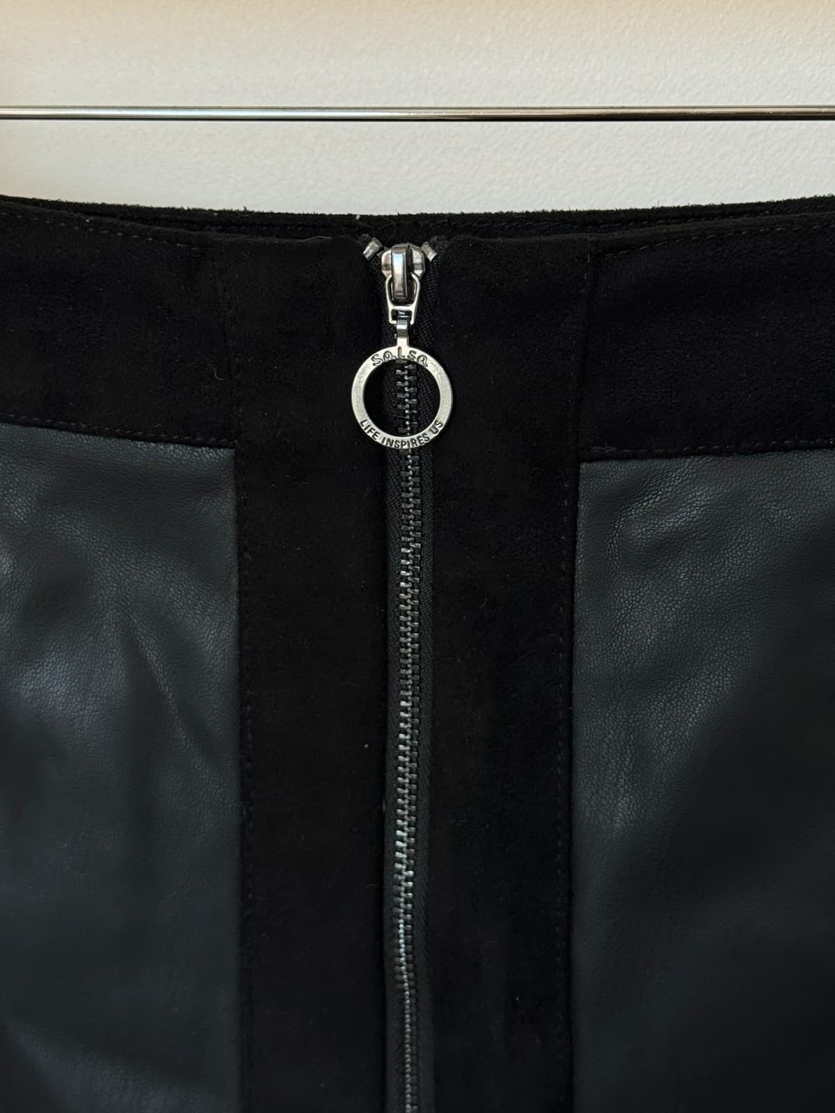 Jupe courte Salsa simili cuir noire intérieur polaire taille M - Photo 3/11