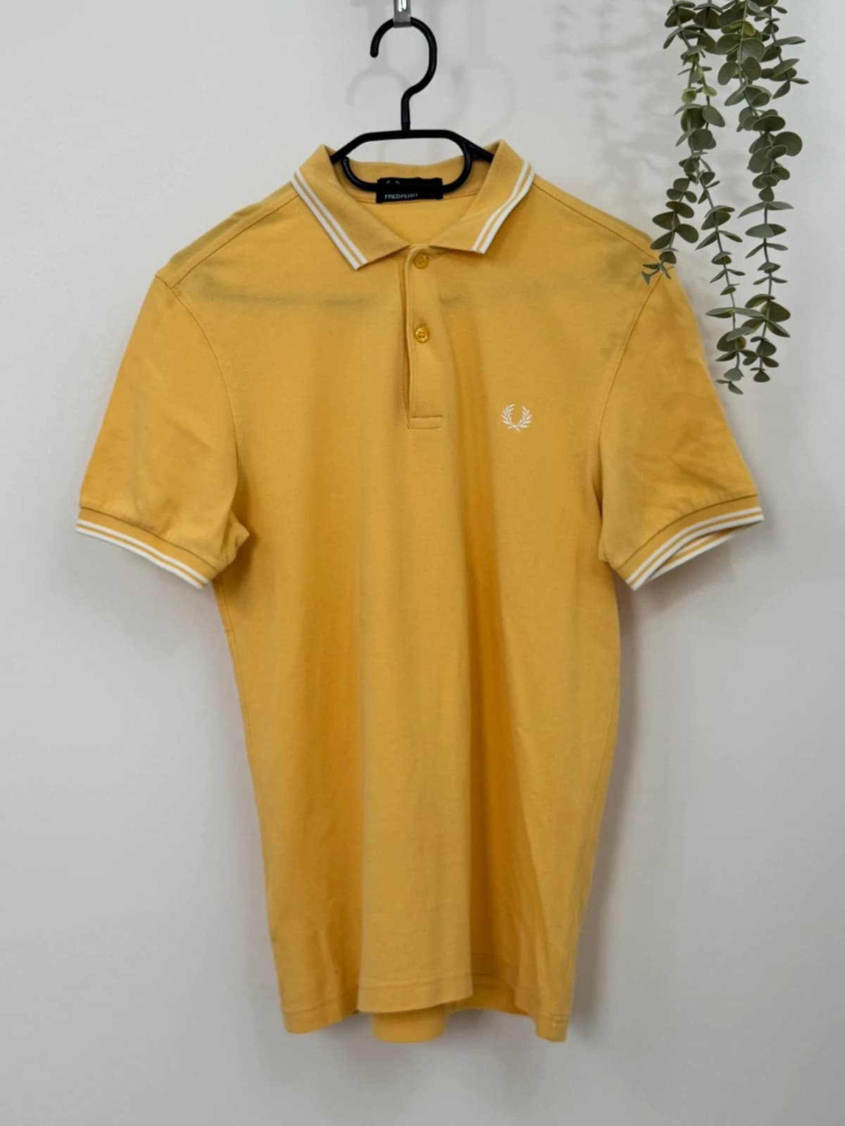 Polo piqué Fred Perry jaune liserés blancs logo brodé taille S - Photo 2/8