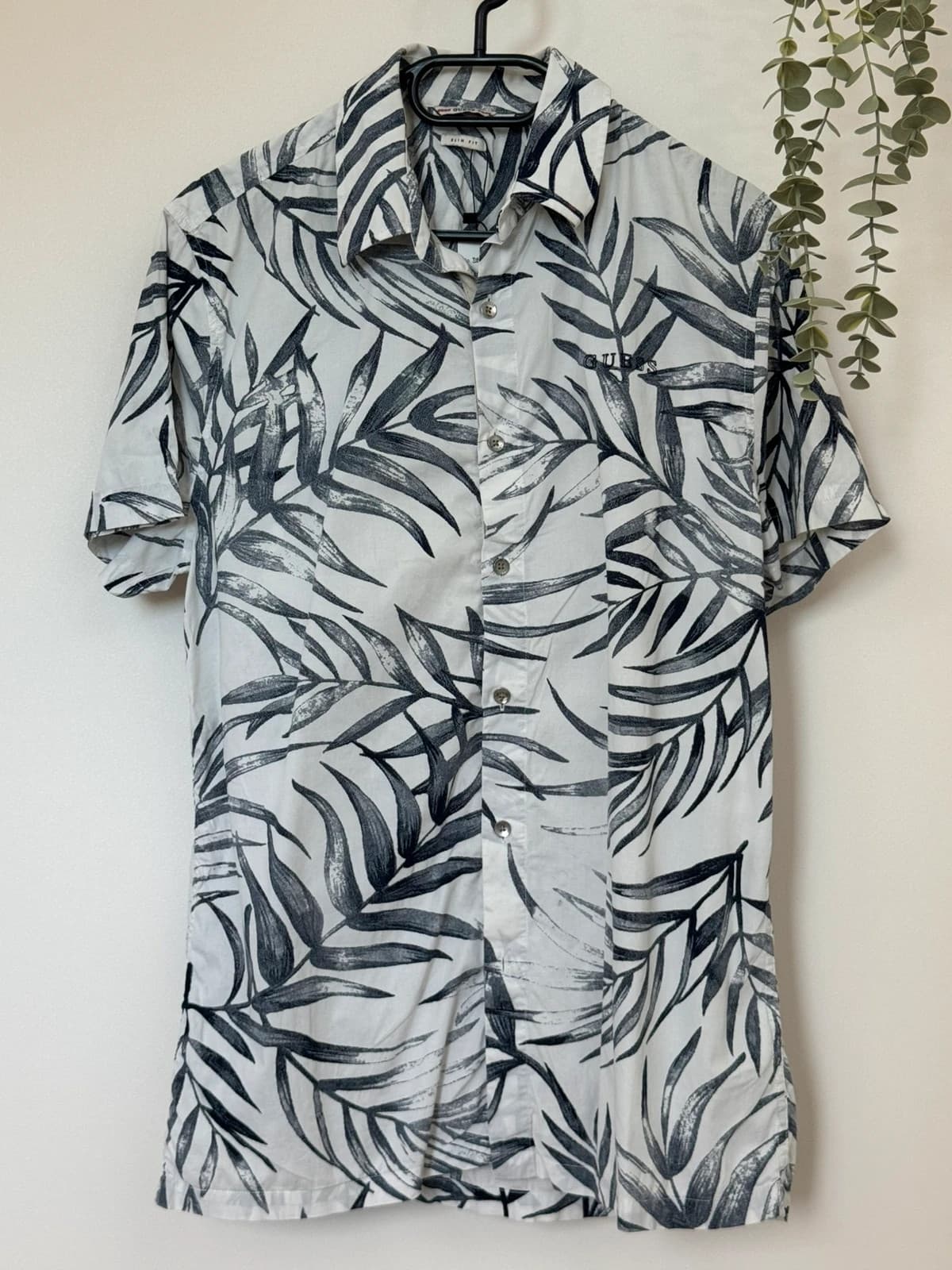 Chemise manches courtes slim fit Guess feuilles blanc gris taille S - DN260537 - Photo 2/11