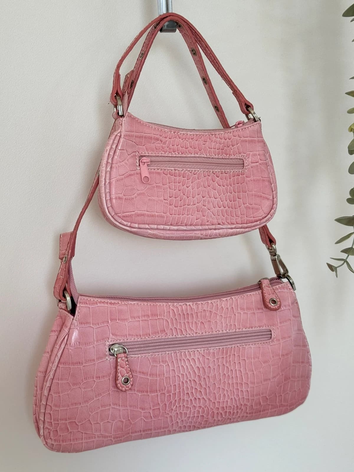 Sac baguette Fuchsia Paris rose effet croco Y2K avec mini pochette assortie - Photo 9/19