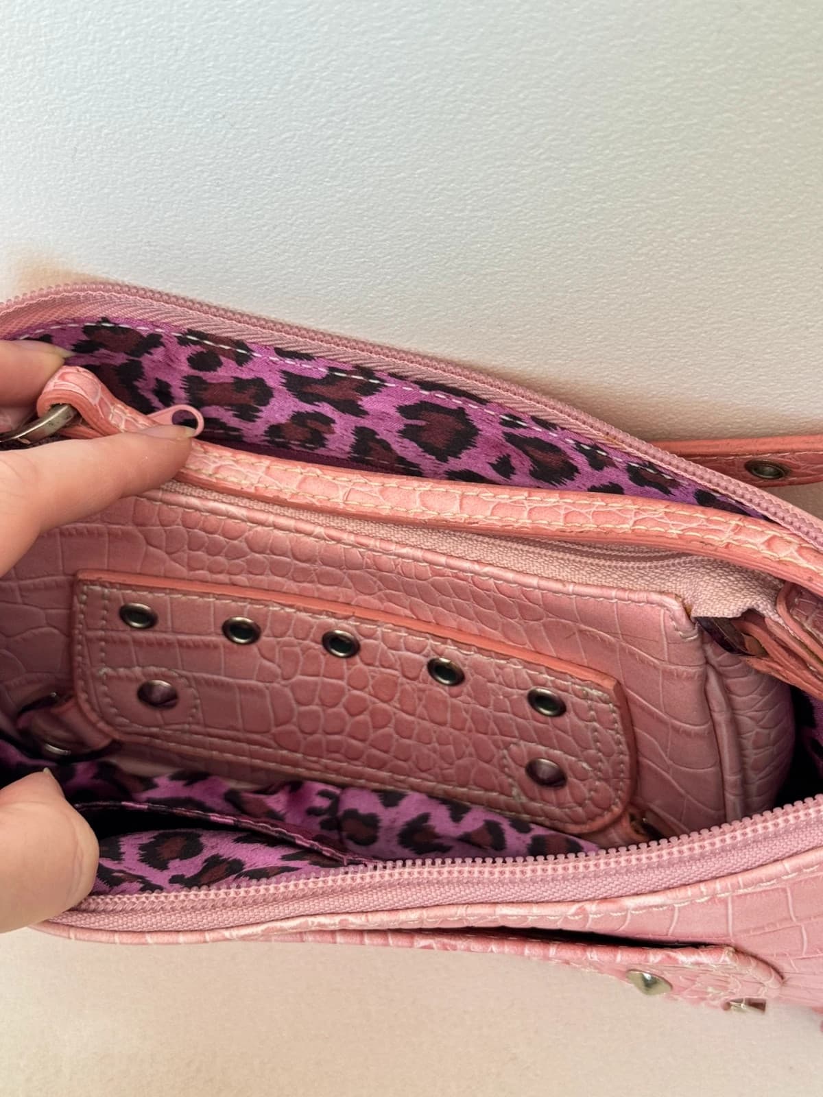 Sac baguette Fuchsia Paris rose effet croco Y2K avec mini pochette assortie - Photo 18/19