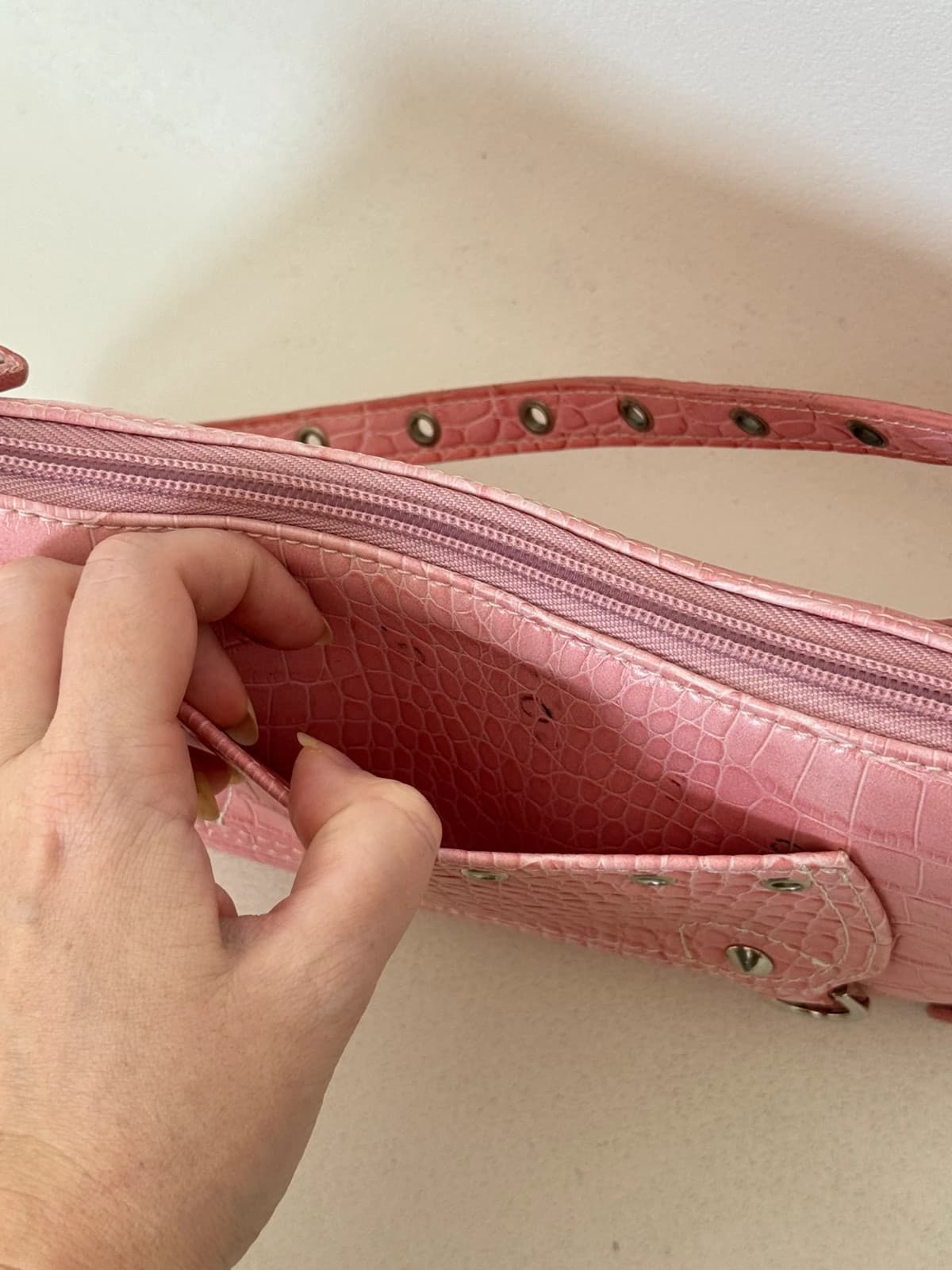 Sac baguette Fuchsia Paris rose effet croco Y2K avec mini pochette assortie - Photo 19/19