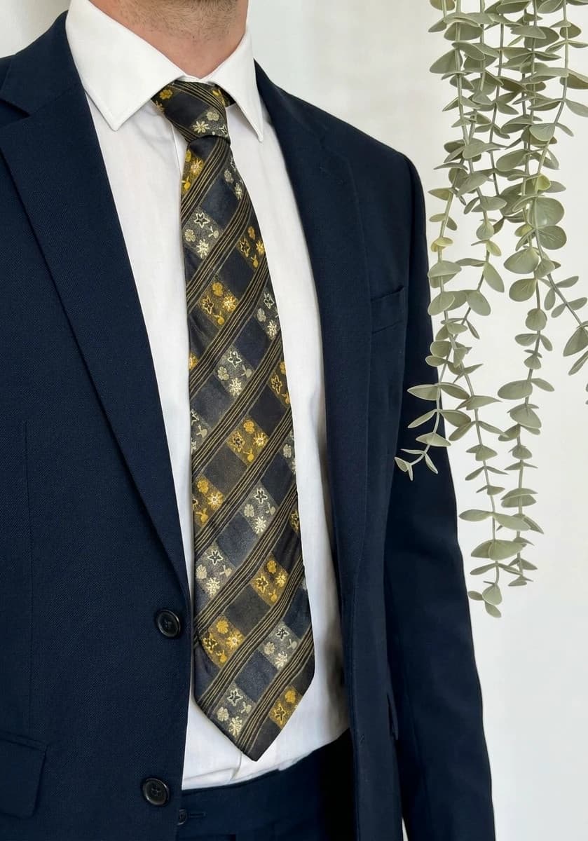 Cravate vintage Courrèges Paris soie bleu marine motifs floraux géométriques - Photo 1/5