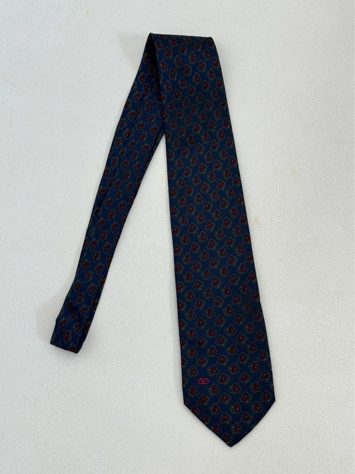 Cravate vintage Valentino Cravatte soie bleu marine motif cachemire logo V made in Italy - Photo 2/6